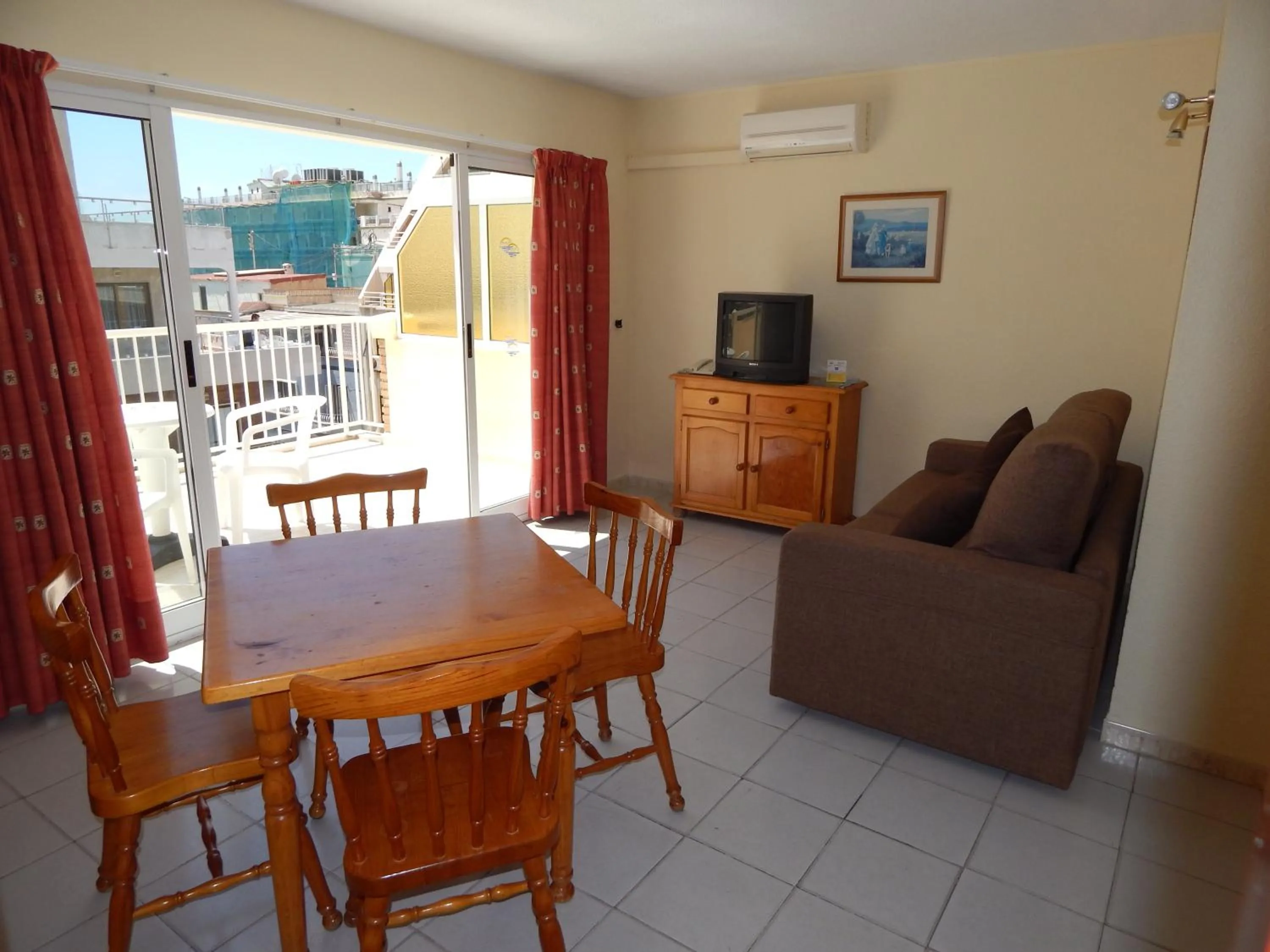 Day in Apartamentos Avenida