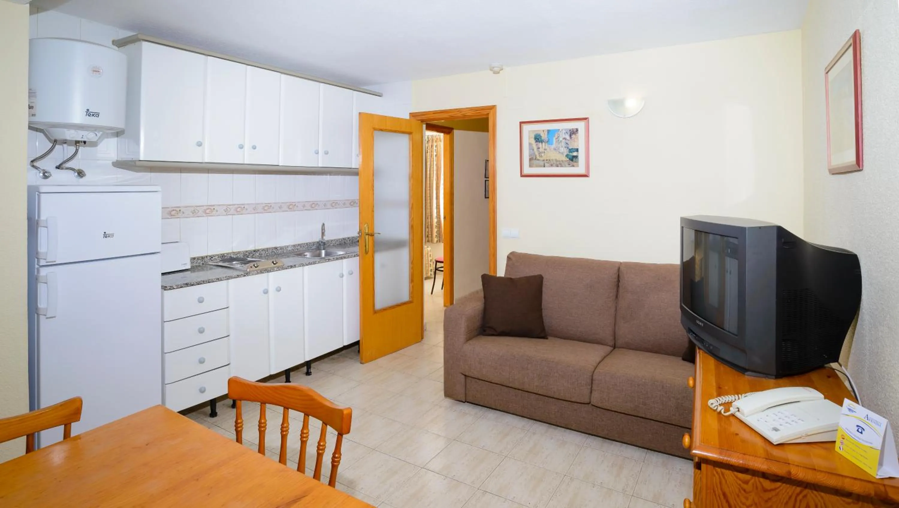 Kitchen or kitchenette in Apartamentos Avenida