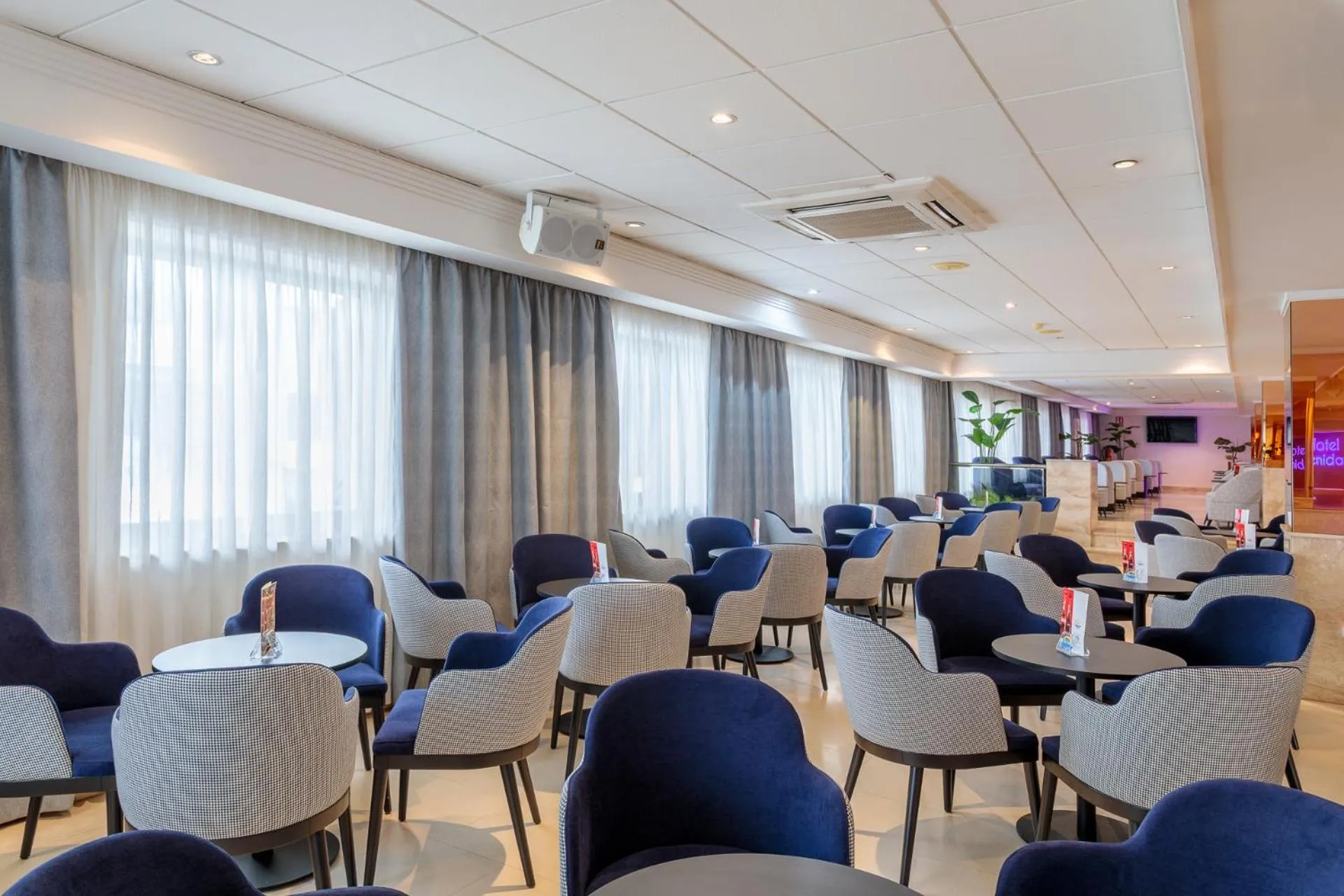 Lounge or bar in Hotel Avenida