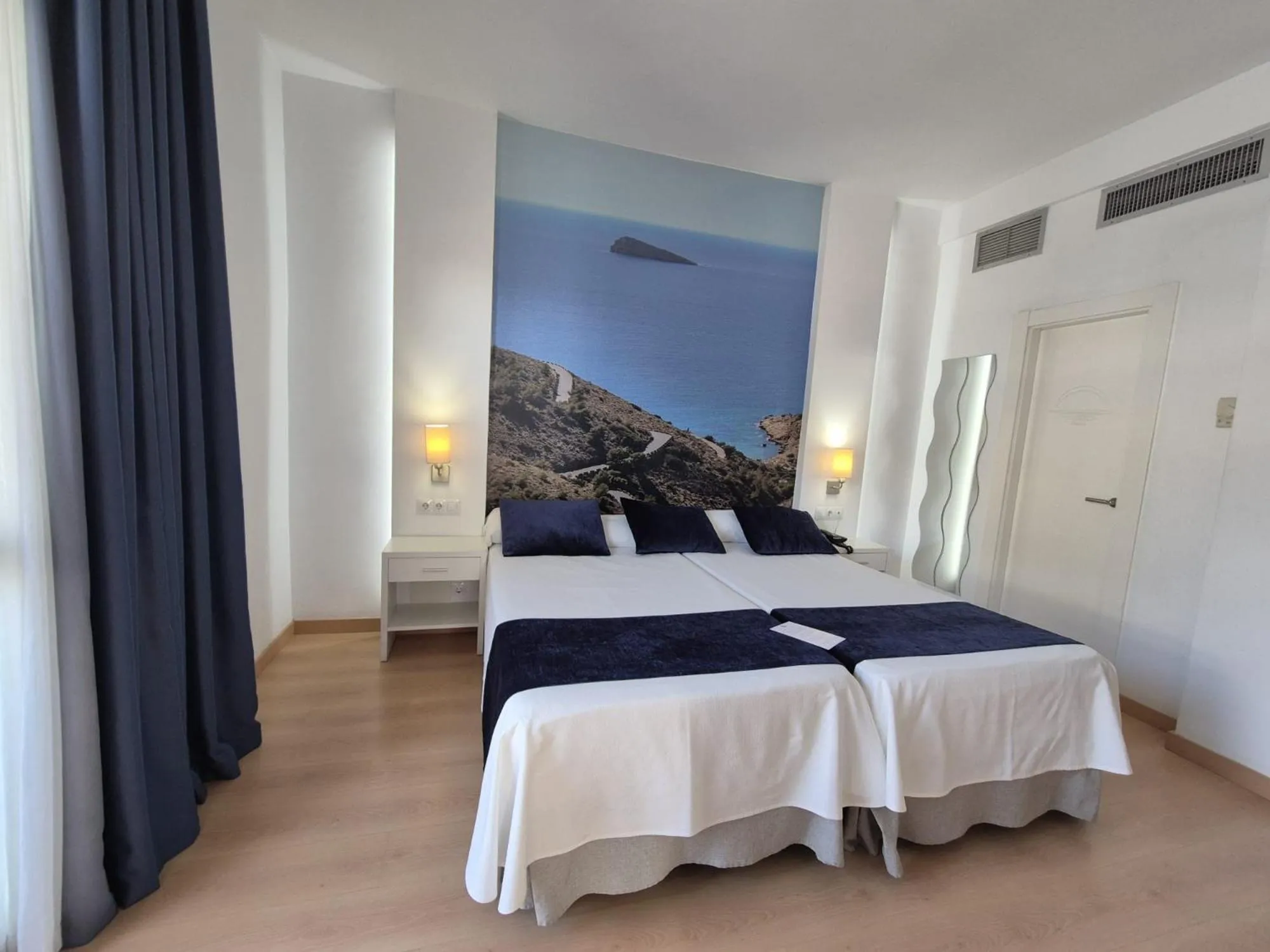 Bedroom, Bed in Hotel Avenida