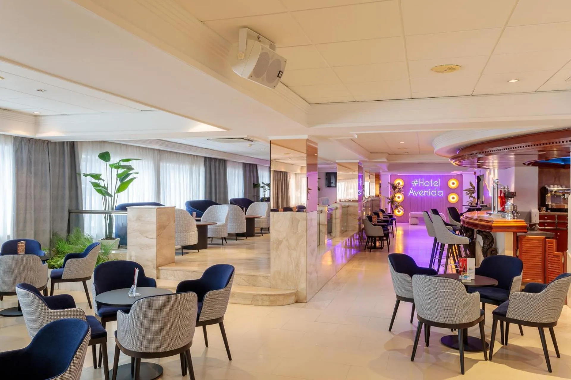 Lounge or bar in Hotel Avenida