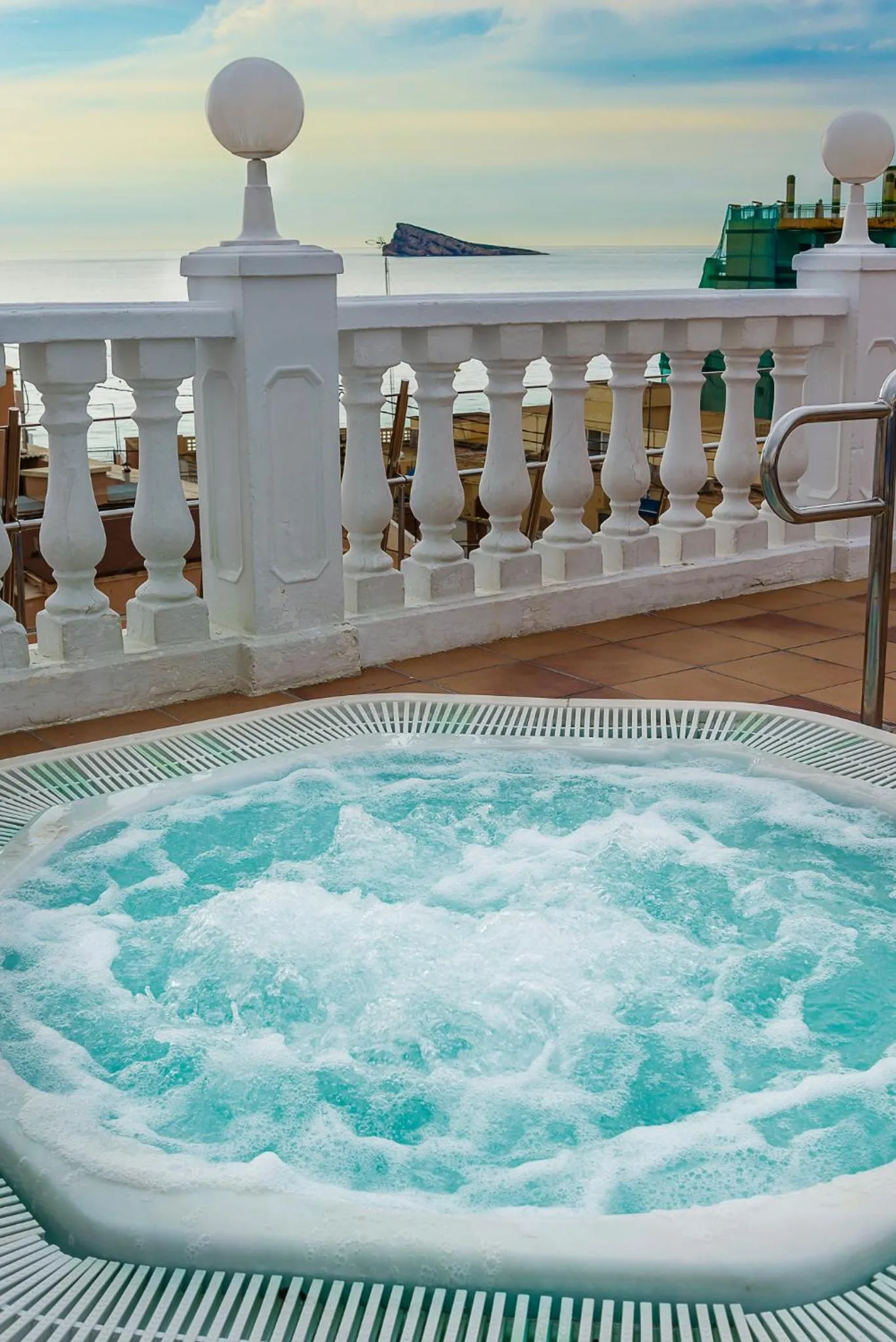 Swimming pool in Hotel Avenida