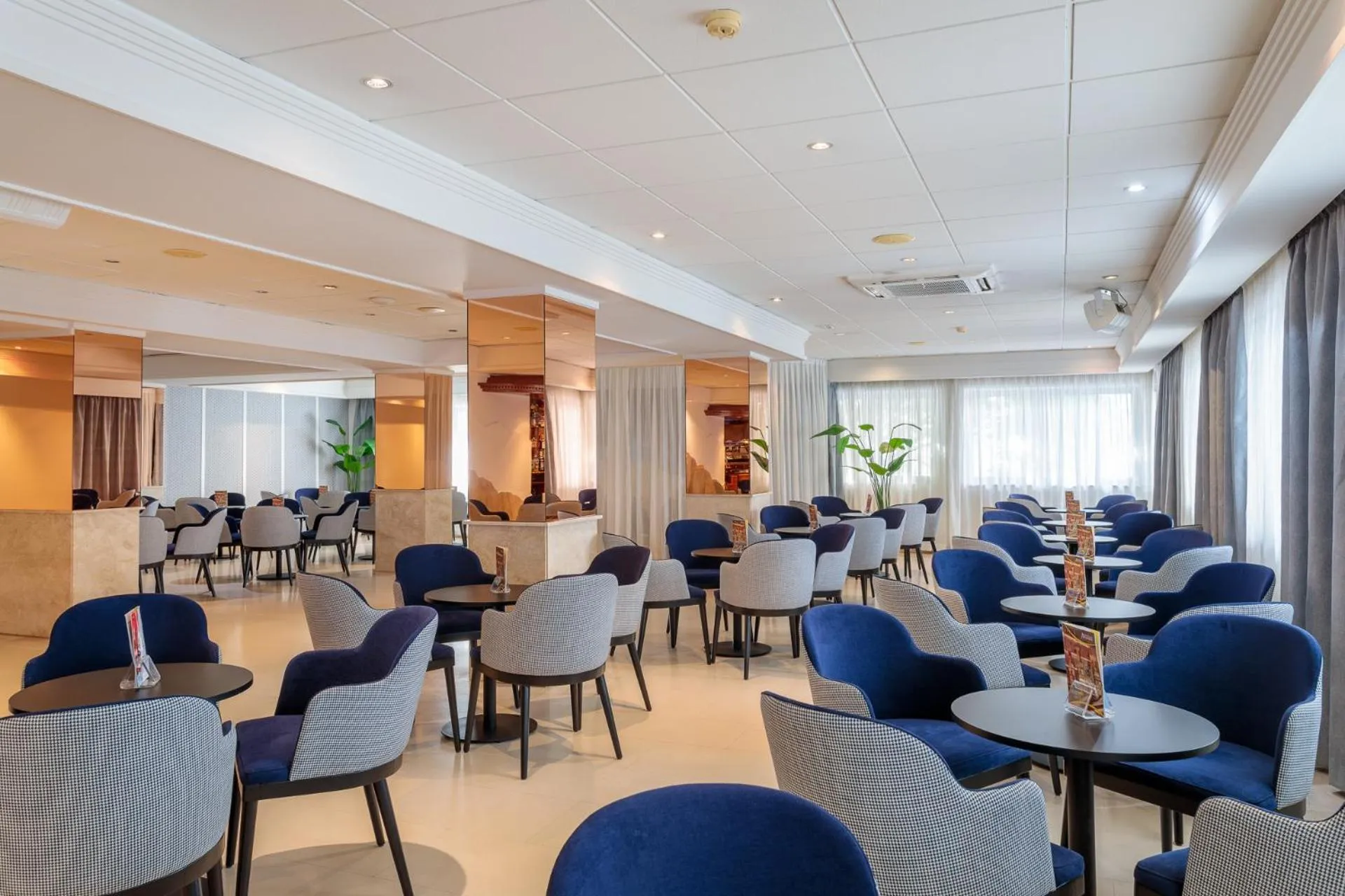 Lounge or bar in Hotel Avenida