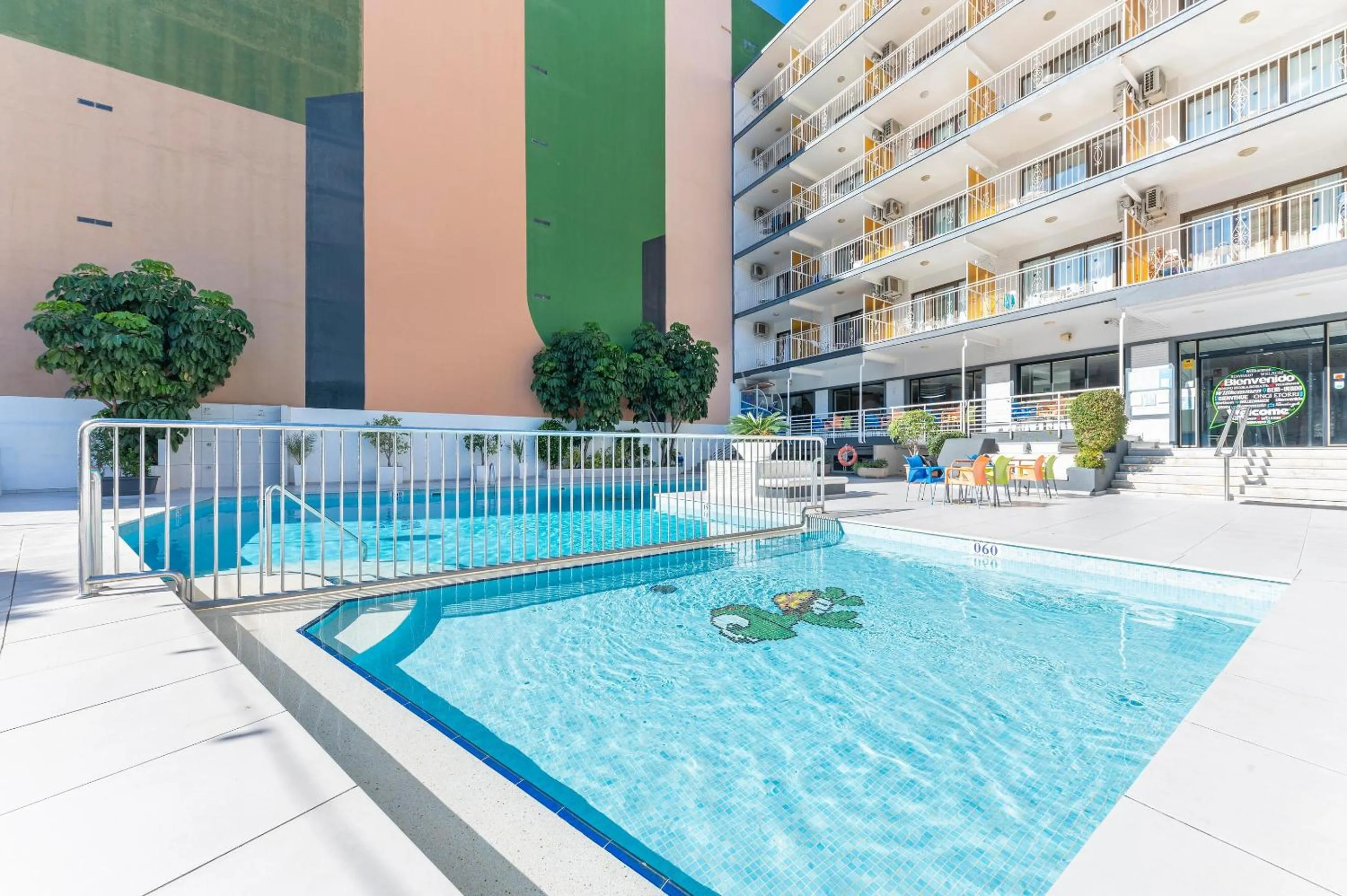 Swimming pool in Port Vista Oro