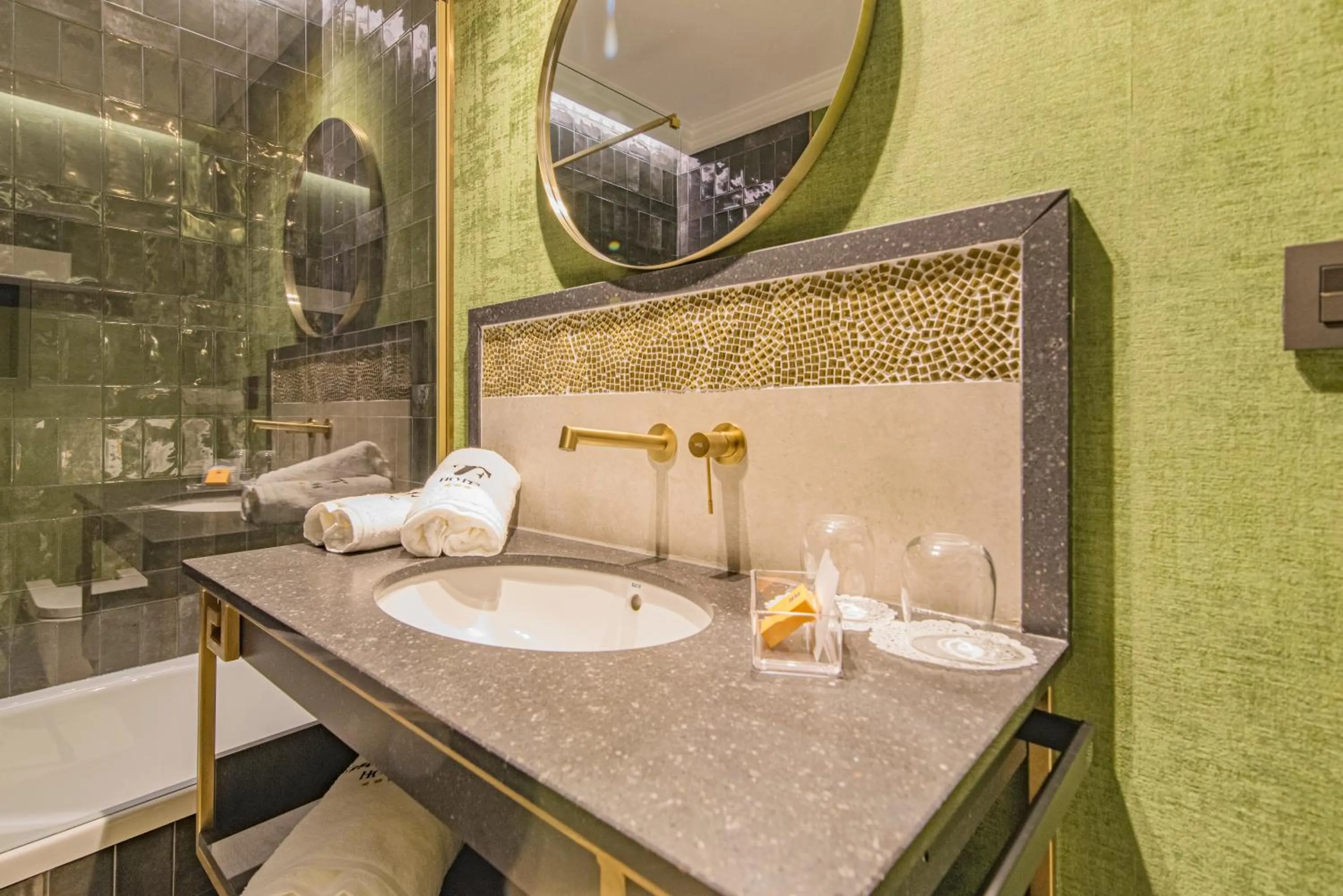 Shower in VESCI FAVENTIA