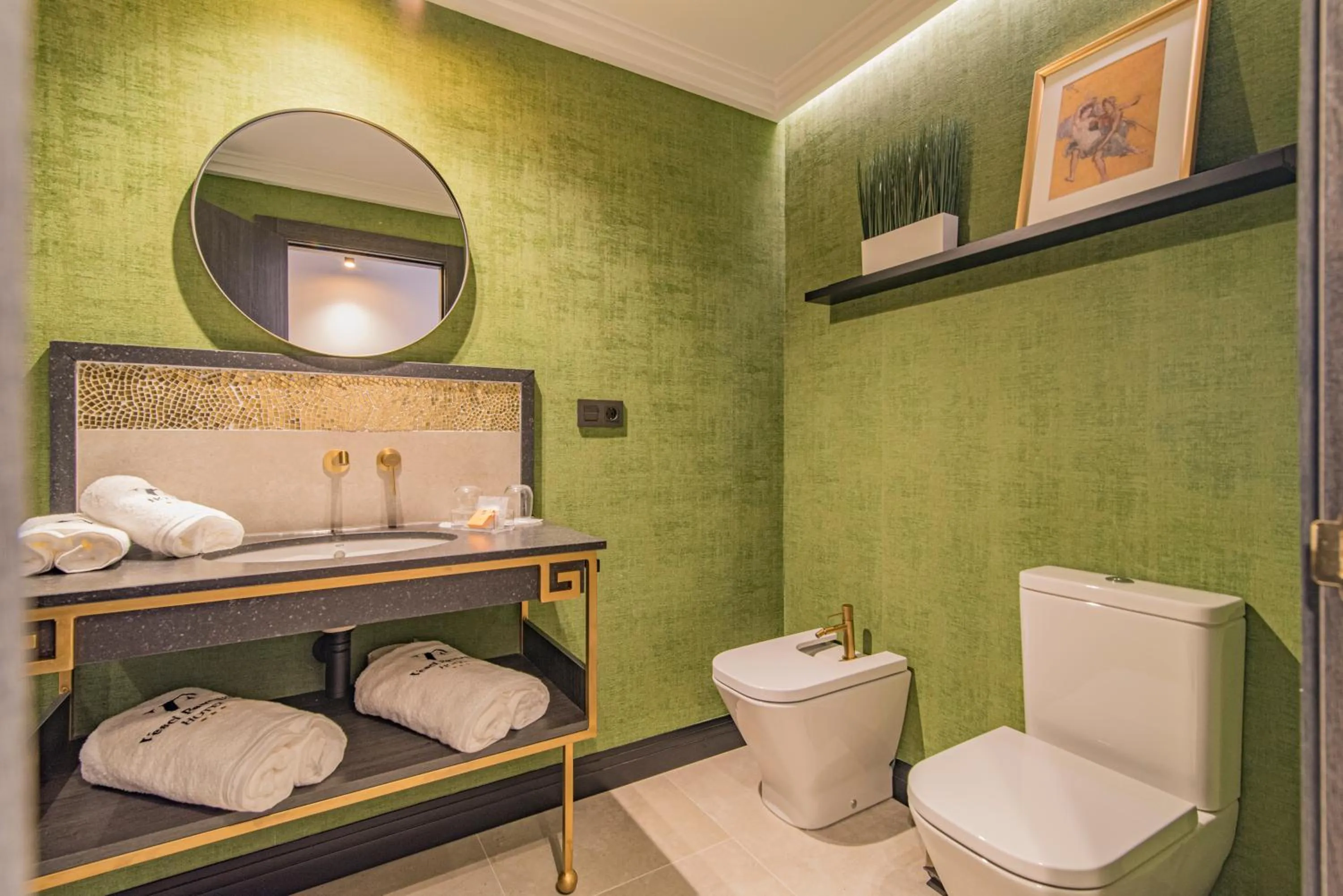 Toilet in VESCI FAVENTIA