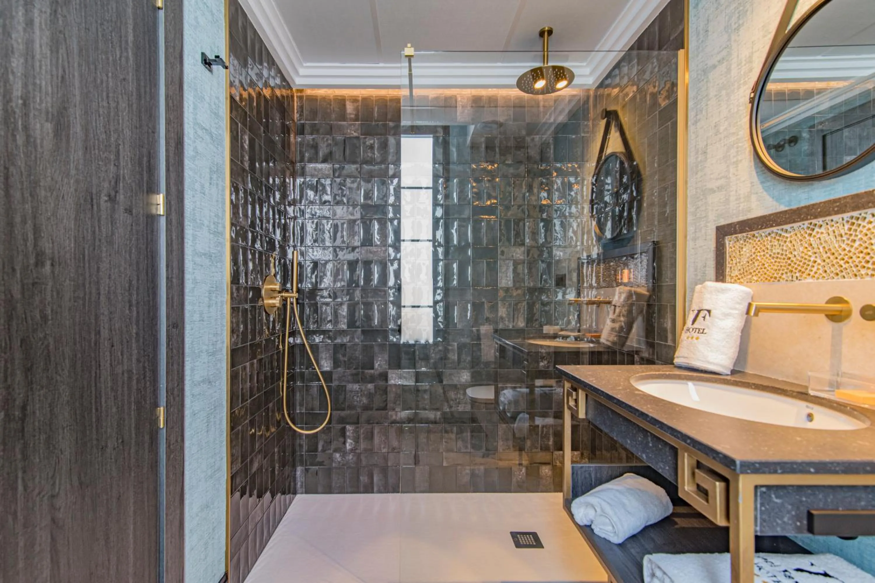 Shower in VESCI FAVENTIA