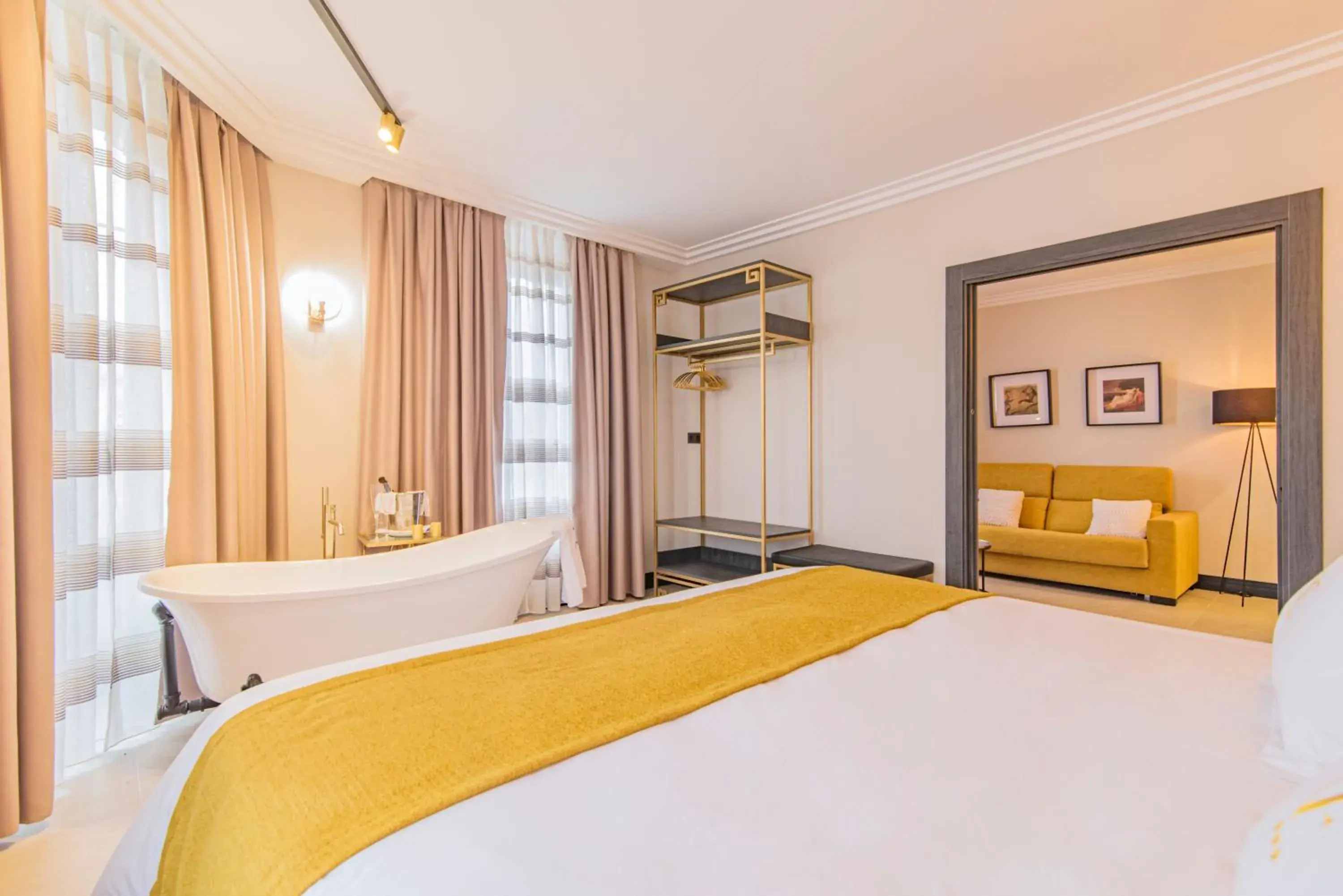 King Suite - single occupancy in VESCI FAVENTIA King Suite - single occupancy in VESCI FAVENTIA