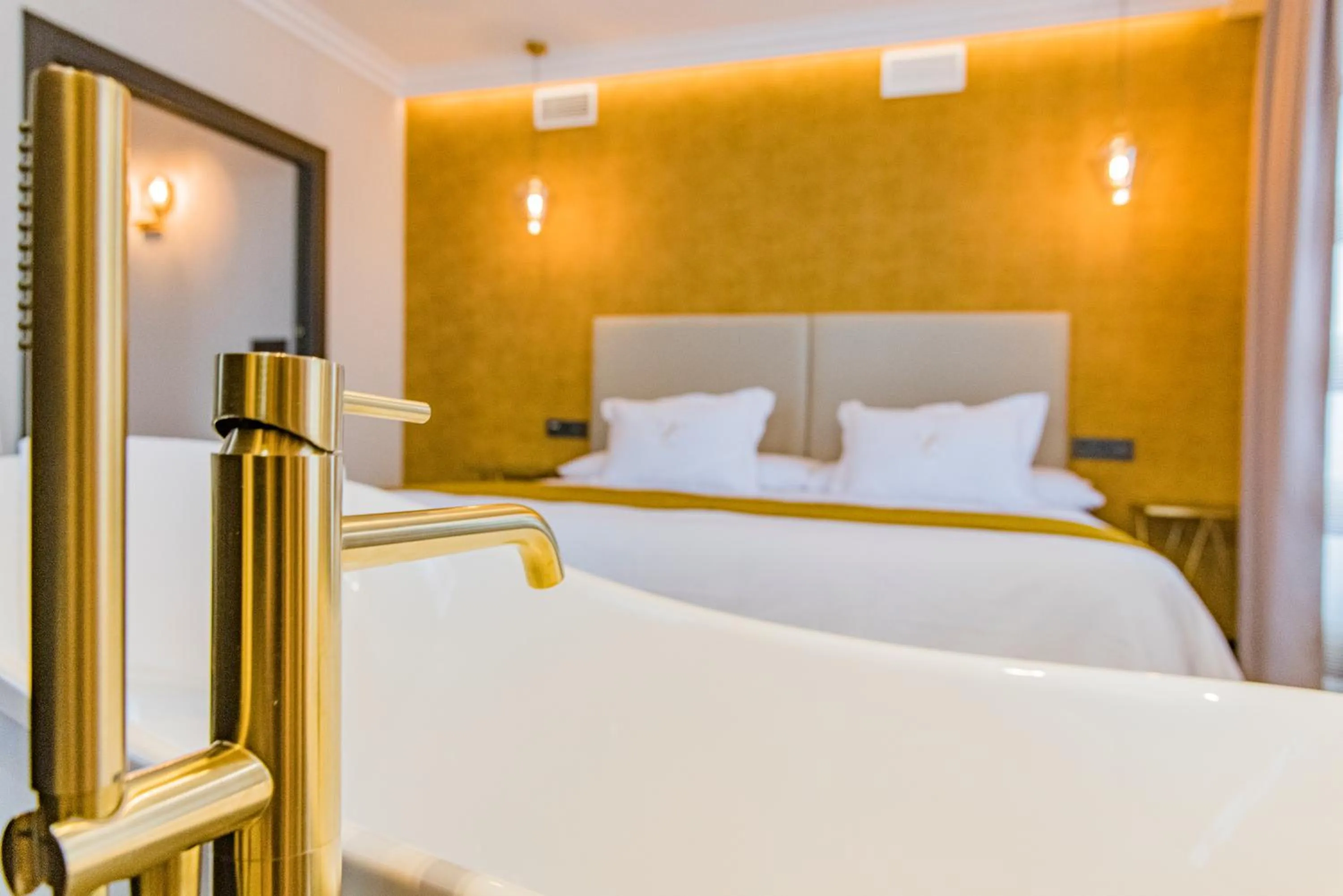 Bedroom, Bed in VESCI FAVENTIA