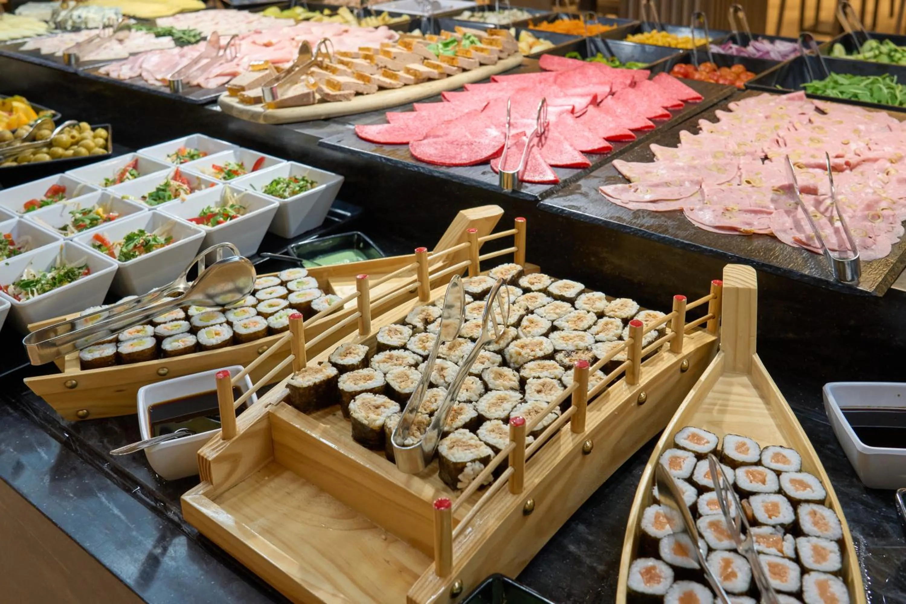 Restaurant/places to eat in Hotel Bristol 4 Sup