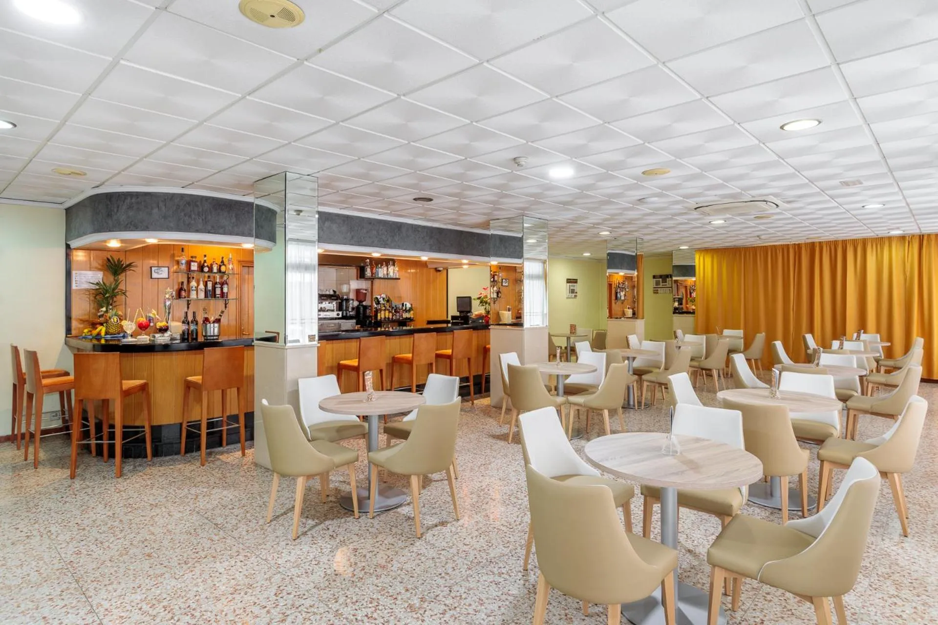 Lounge or bar in Hotel Mareny Benidorm