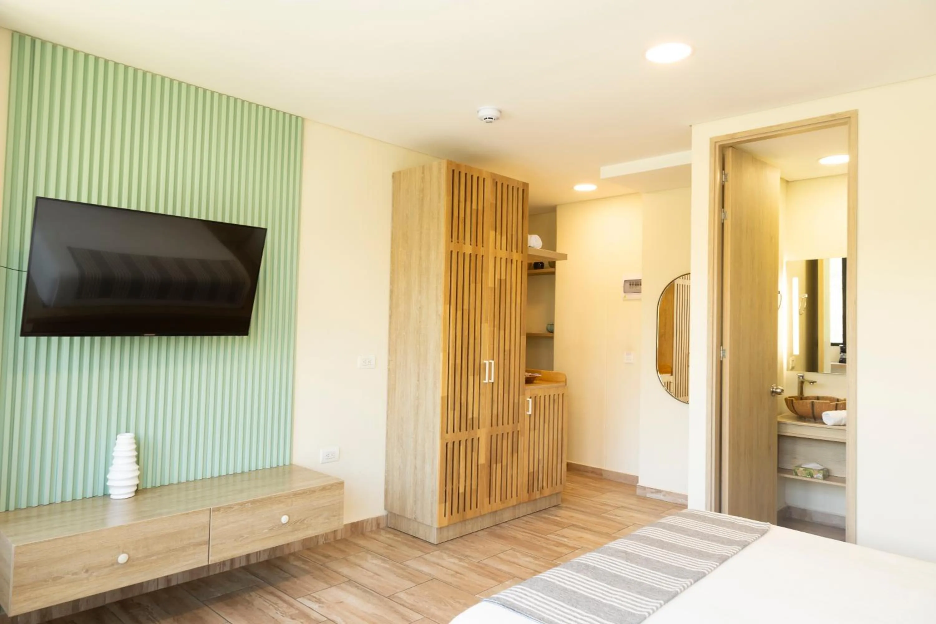 TV and multimedia in Mythical Hotel Boutique