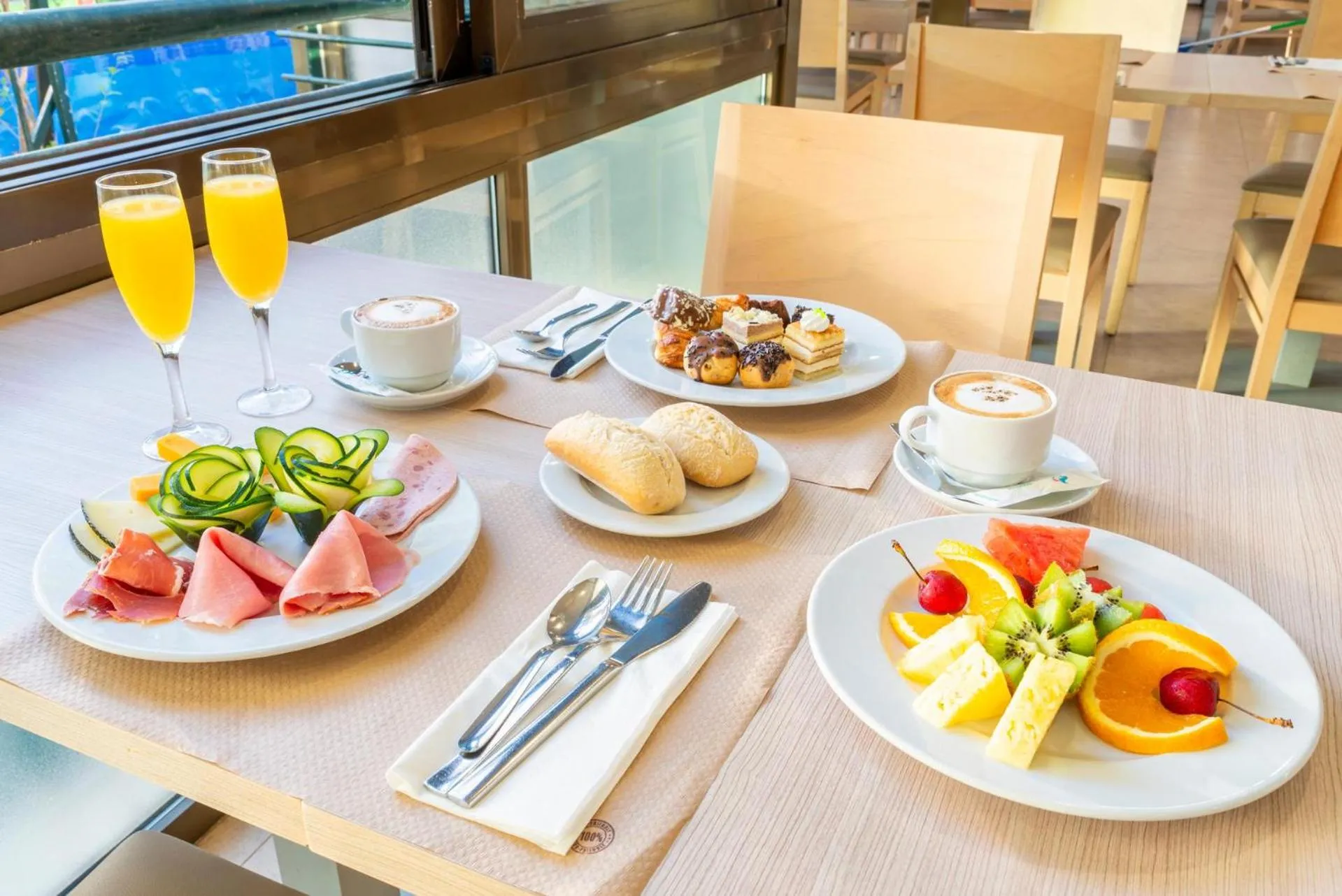 Restaurant/places to eat in Port Denia