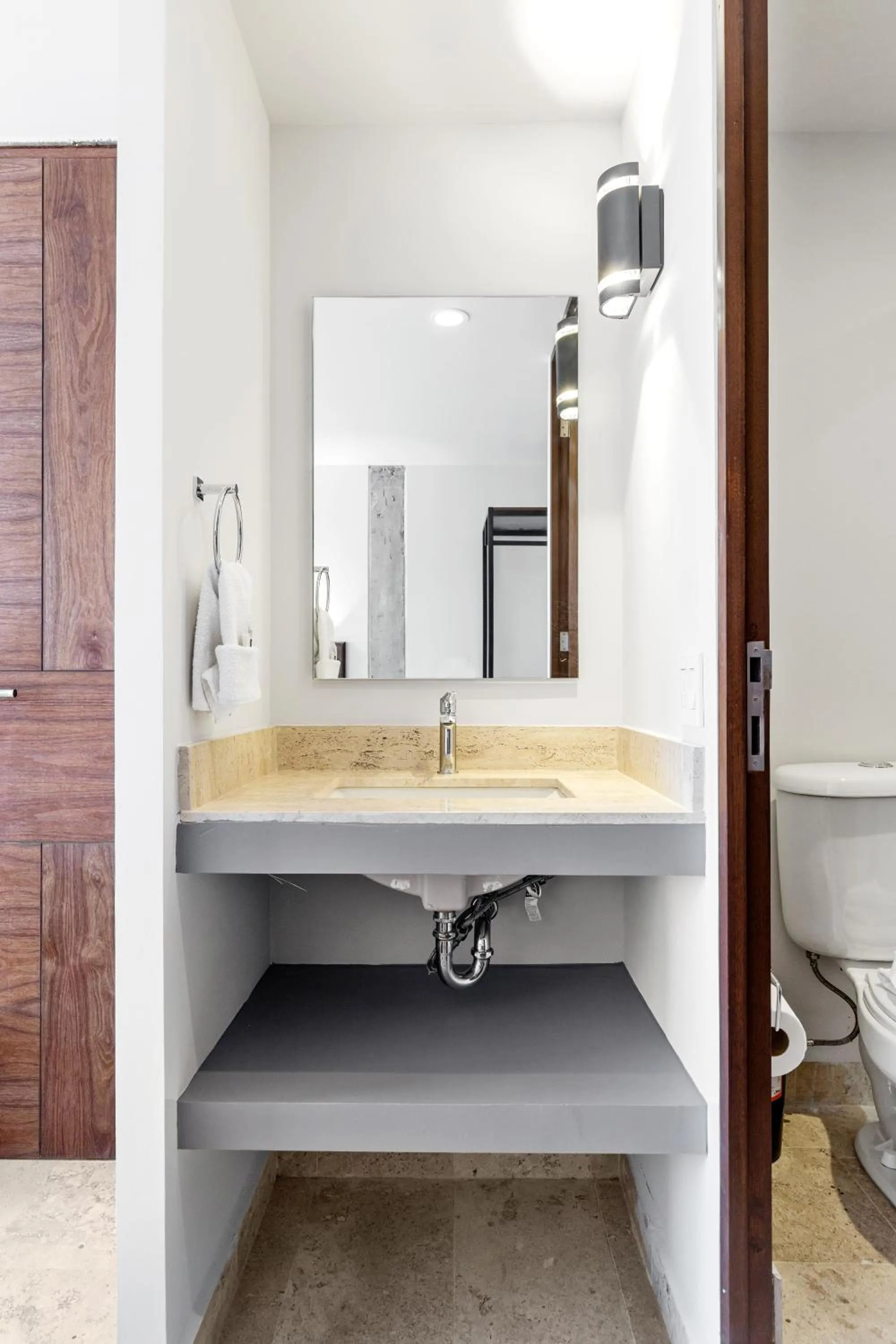 Bathroom in Morelos By HomiRent