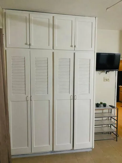 microwave in Club Caribbean Apartments