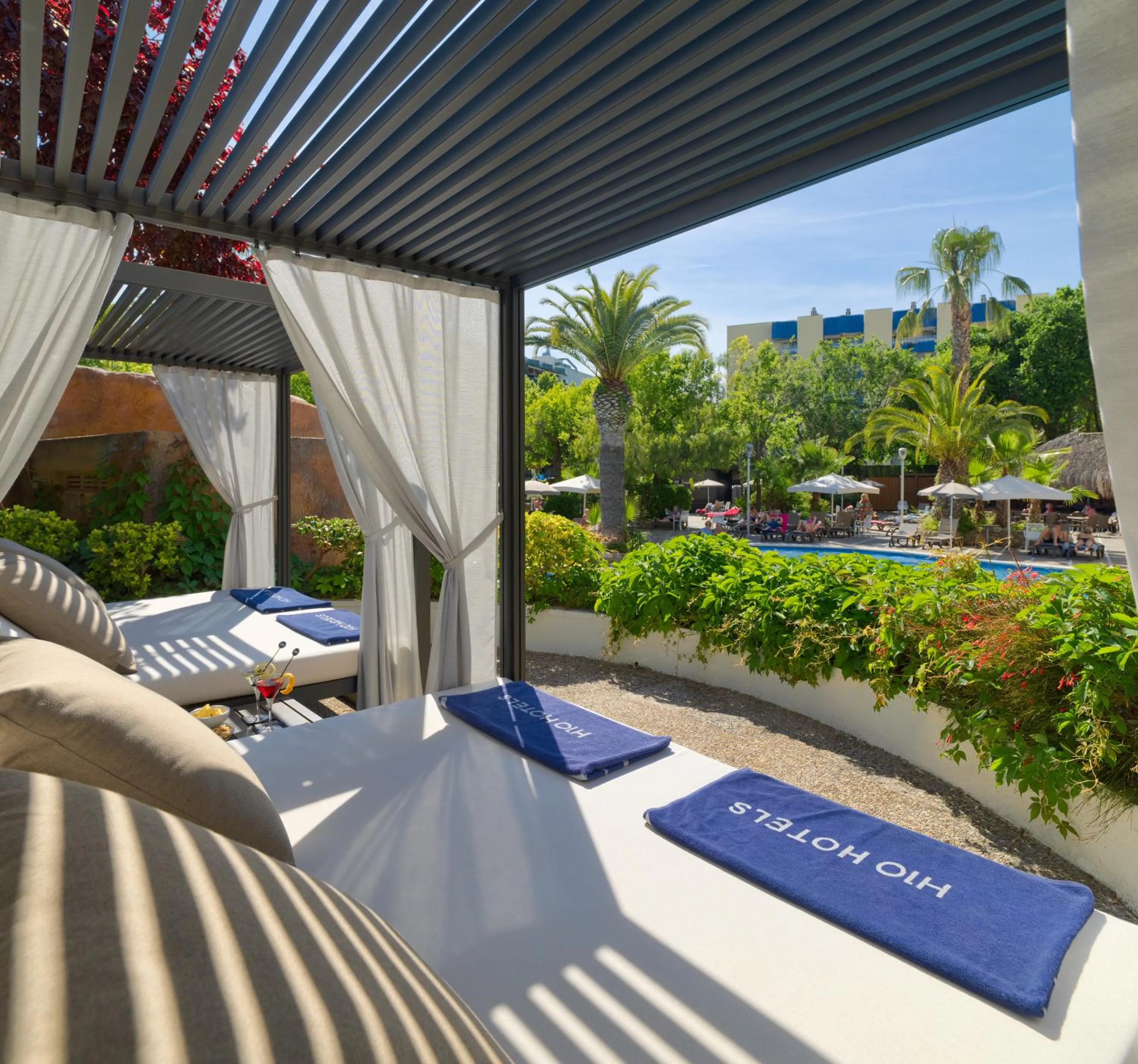 Swimming pool in H10 Salou Princess