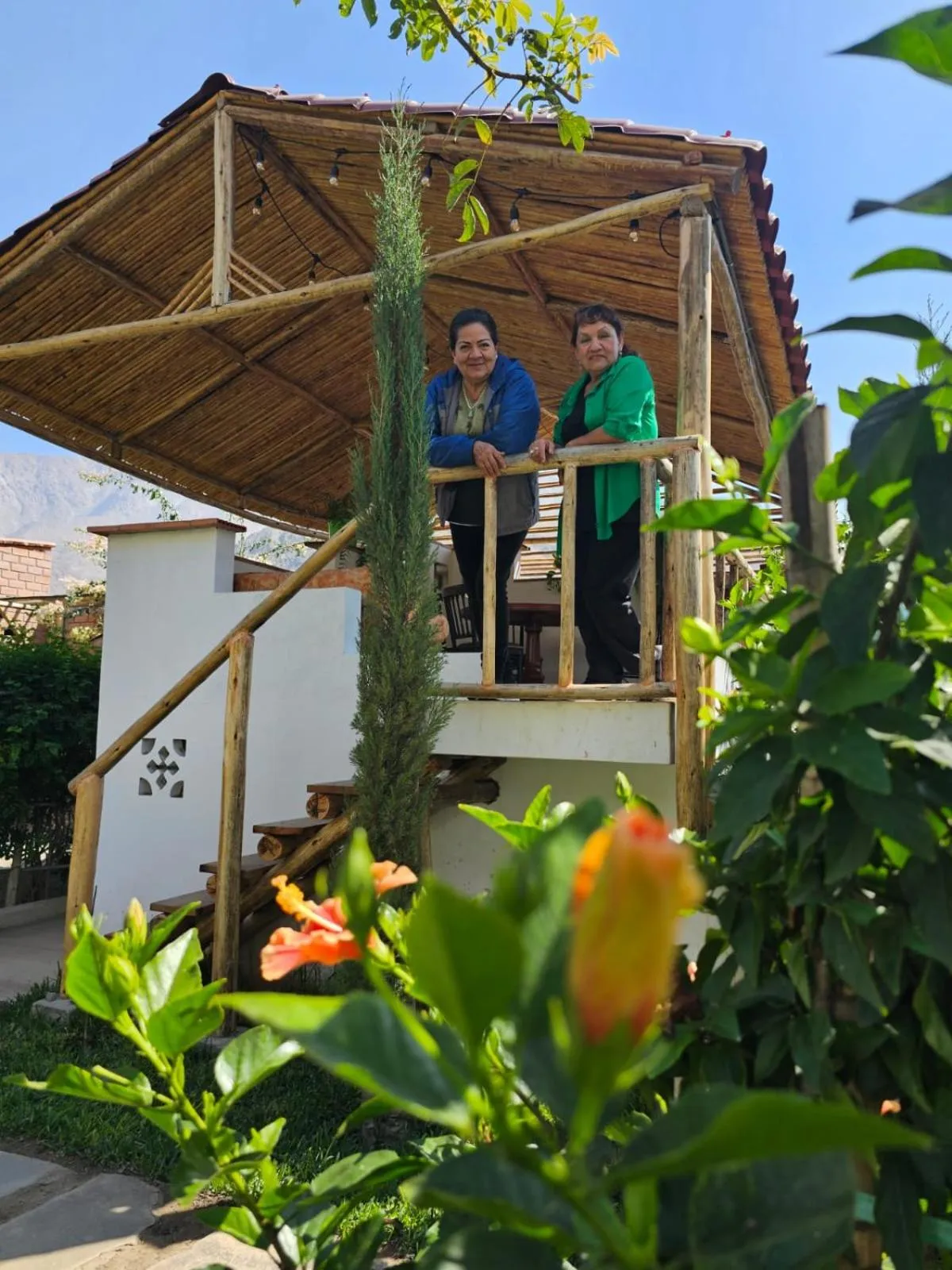 People in Casa Hotel Mamaluna