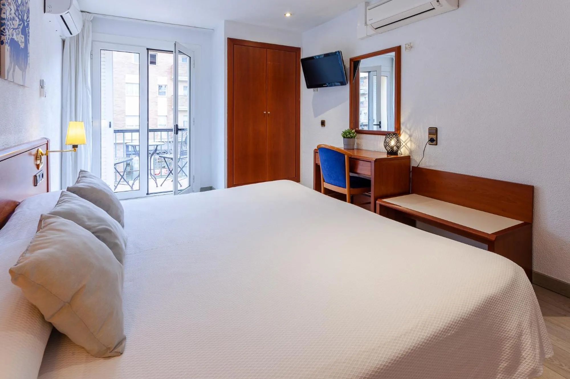 Bed in Checkin Travé