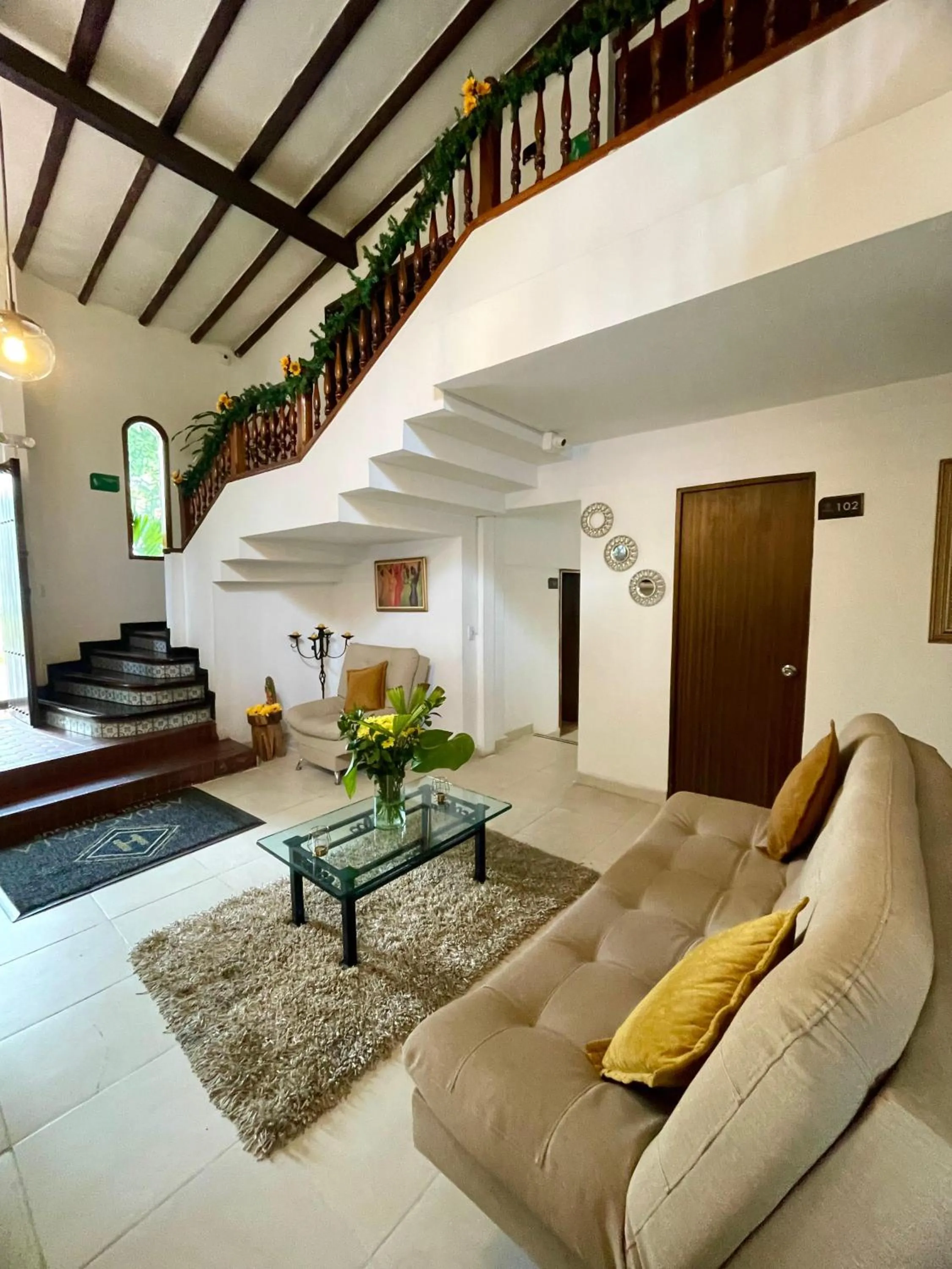 Living room in Aguacatala Hotel Boutique