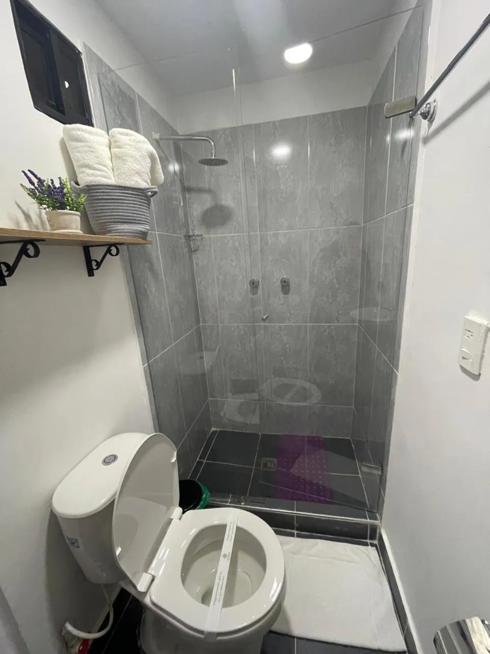 Shower in Aguacatala Hotel Boutique