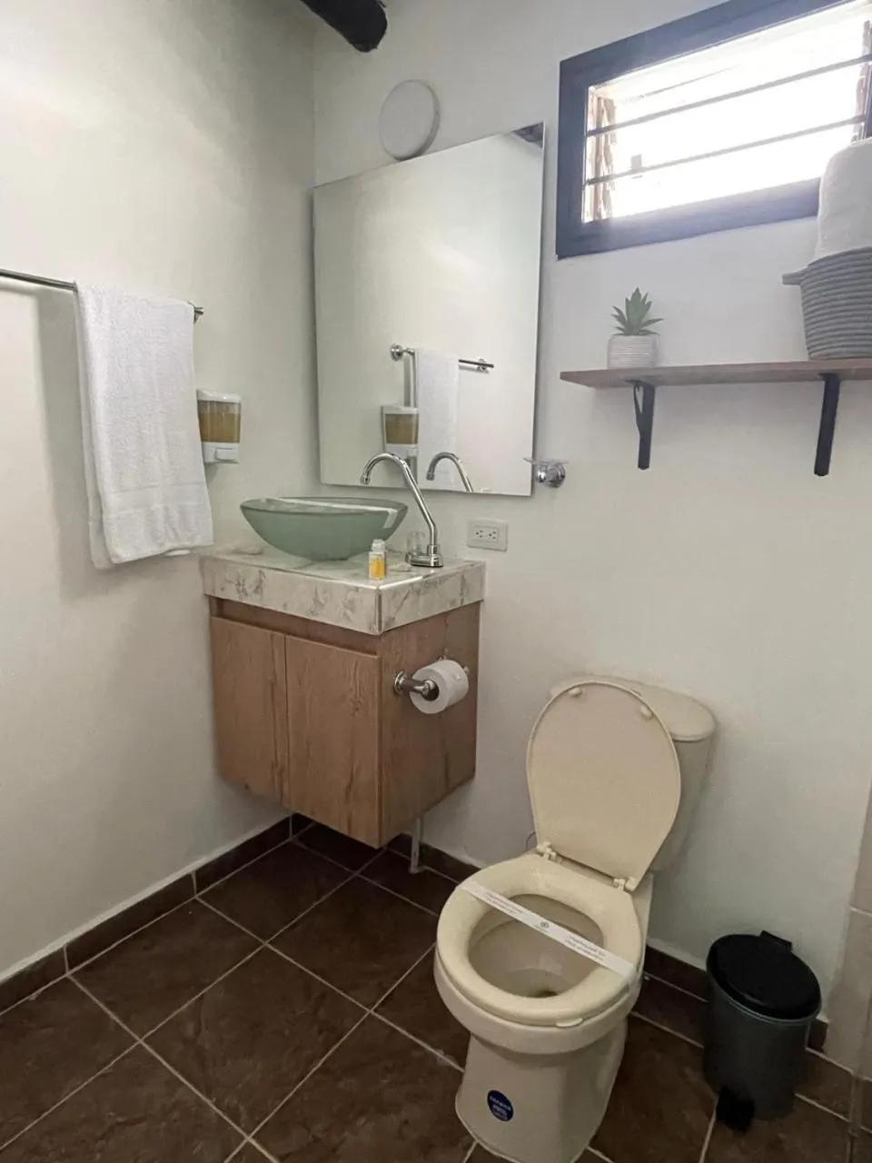 Toilet in Aguacatala Hotel Boutique