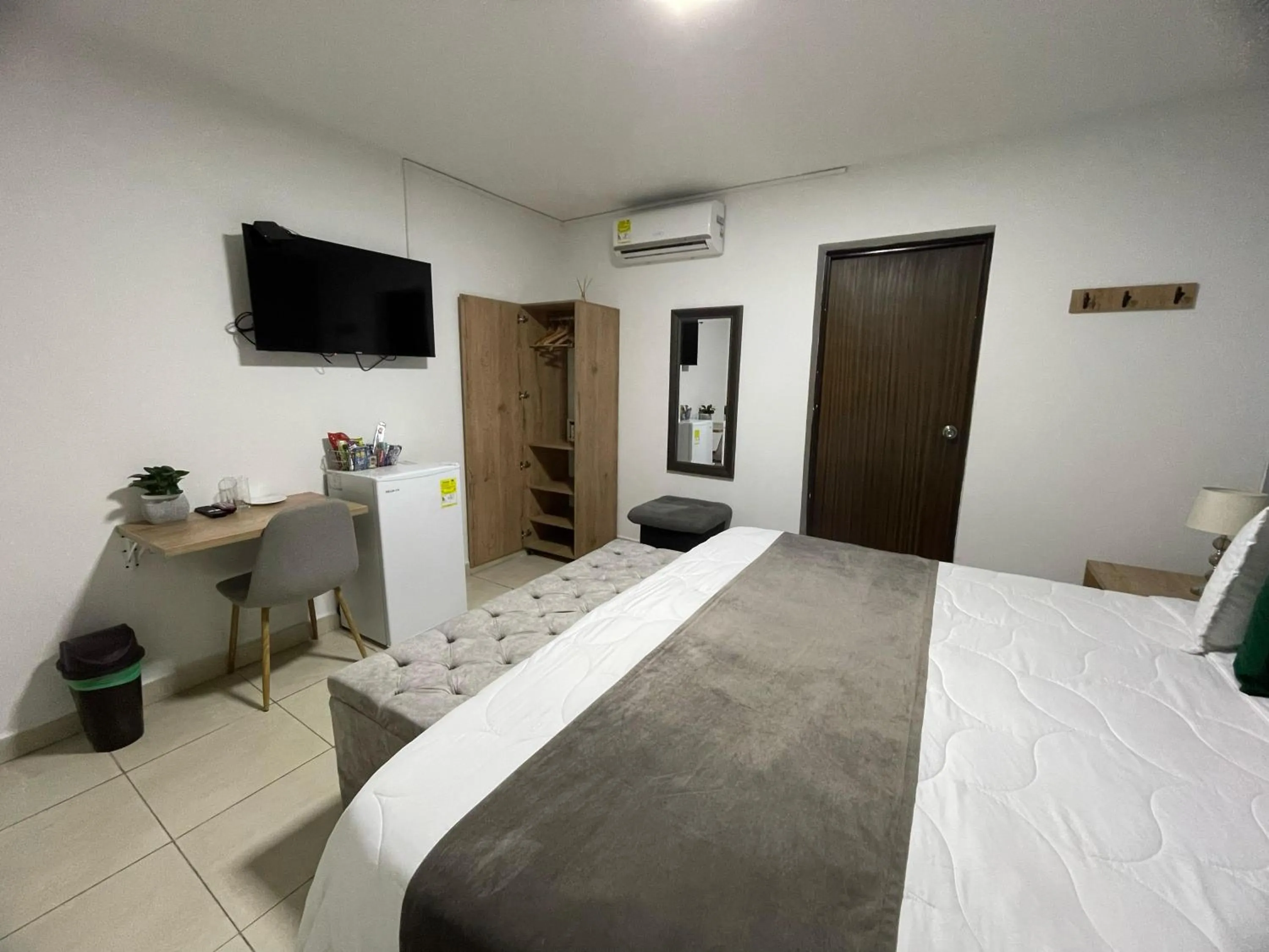 wardrobe, Bed in Aguacatala Hotel Boutique