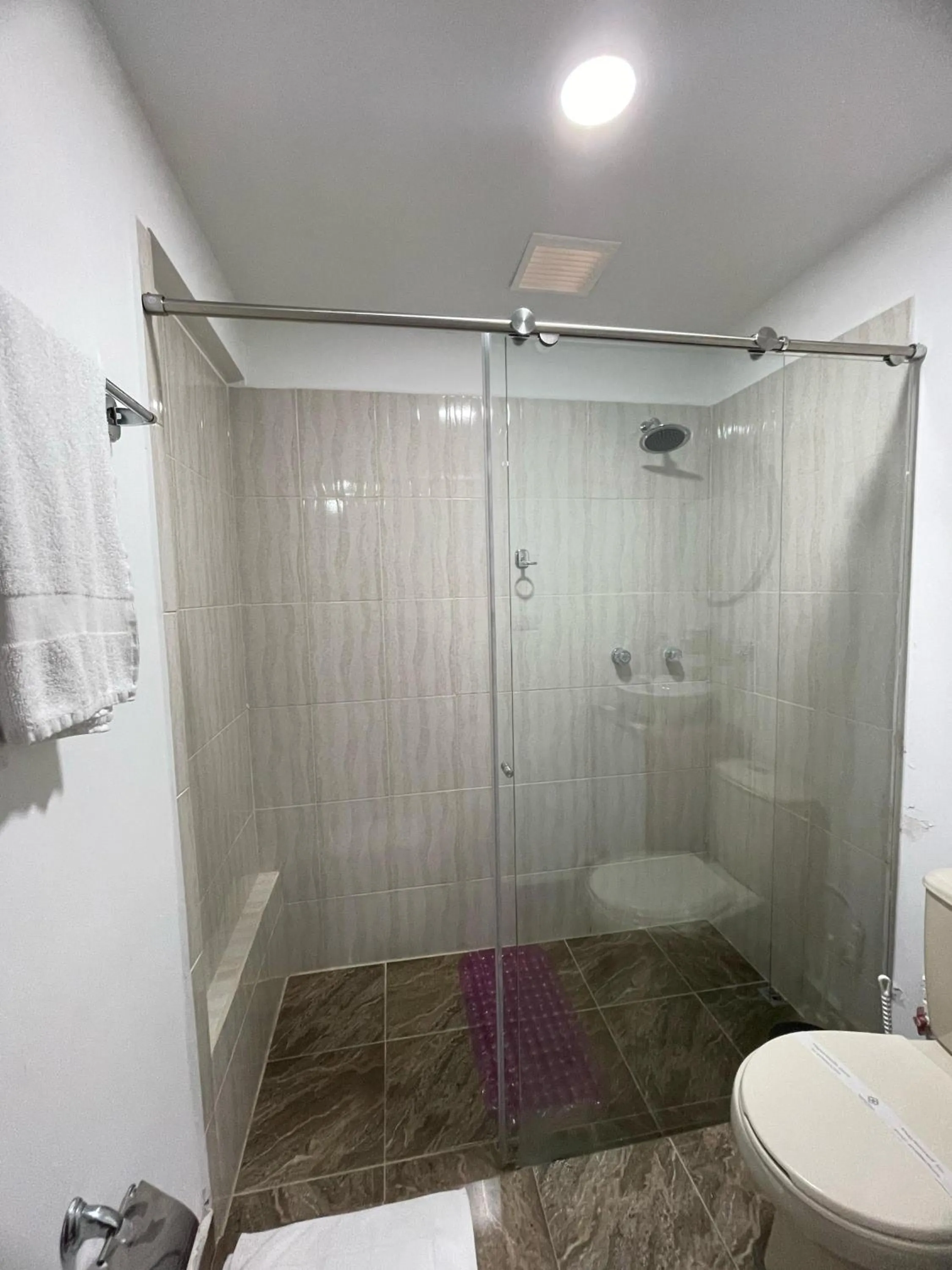 Shower in Aguacatala Hotel Boutique