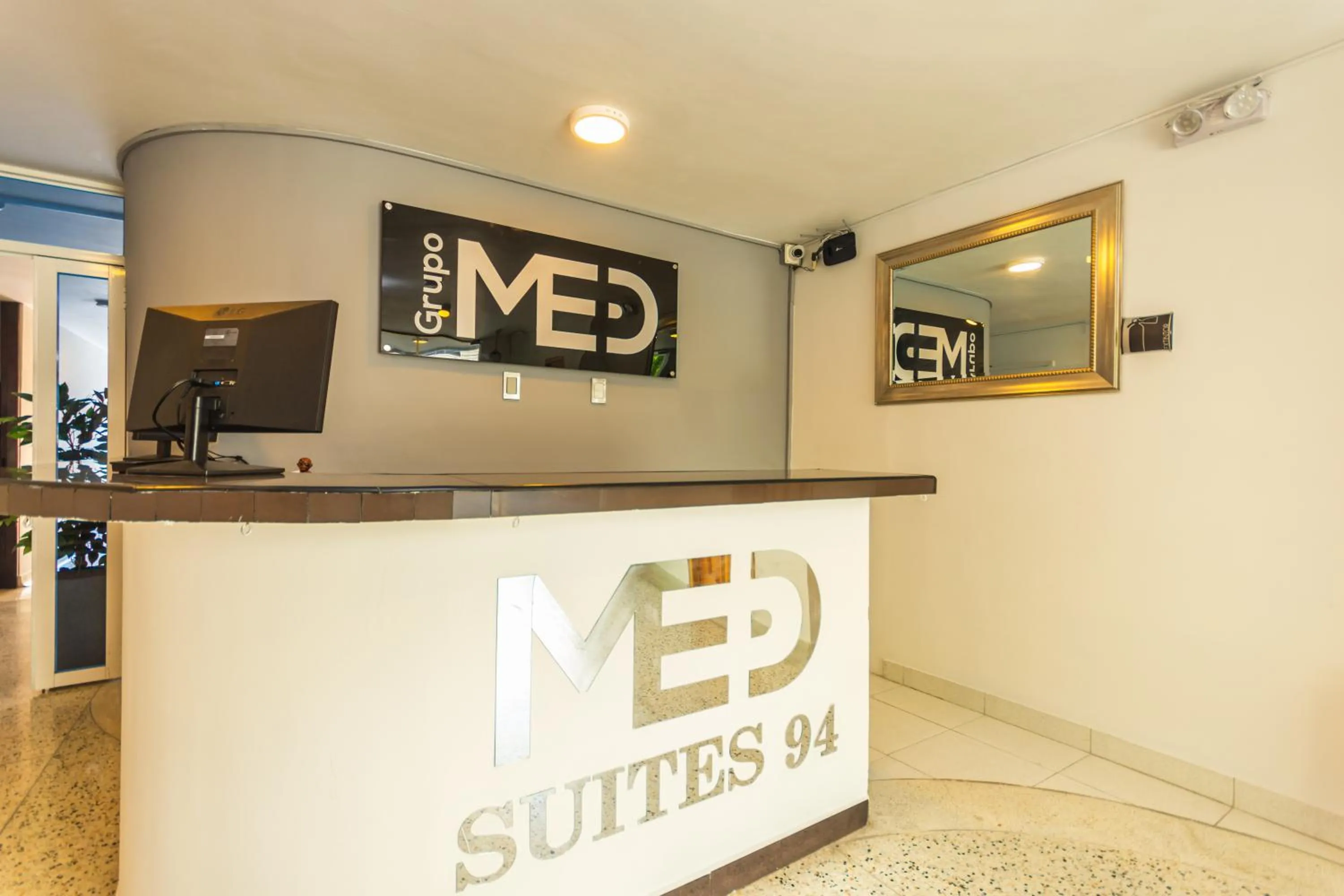 Lobby or reception in Hotel Med Suites 94