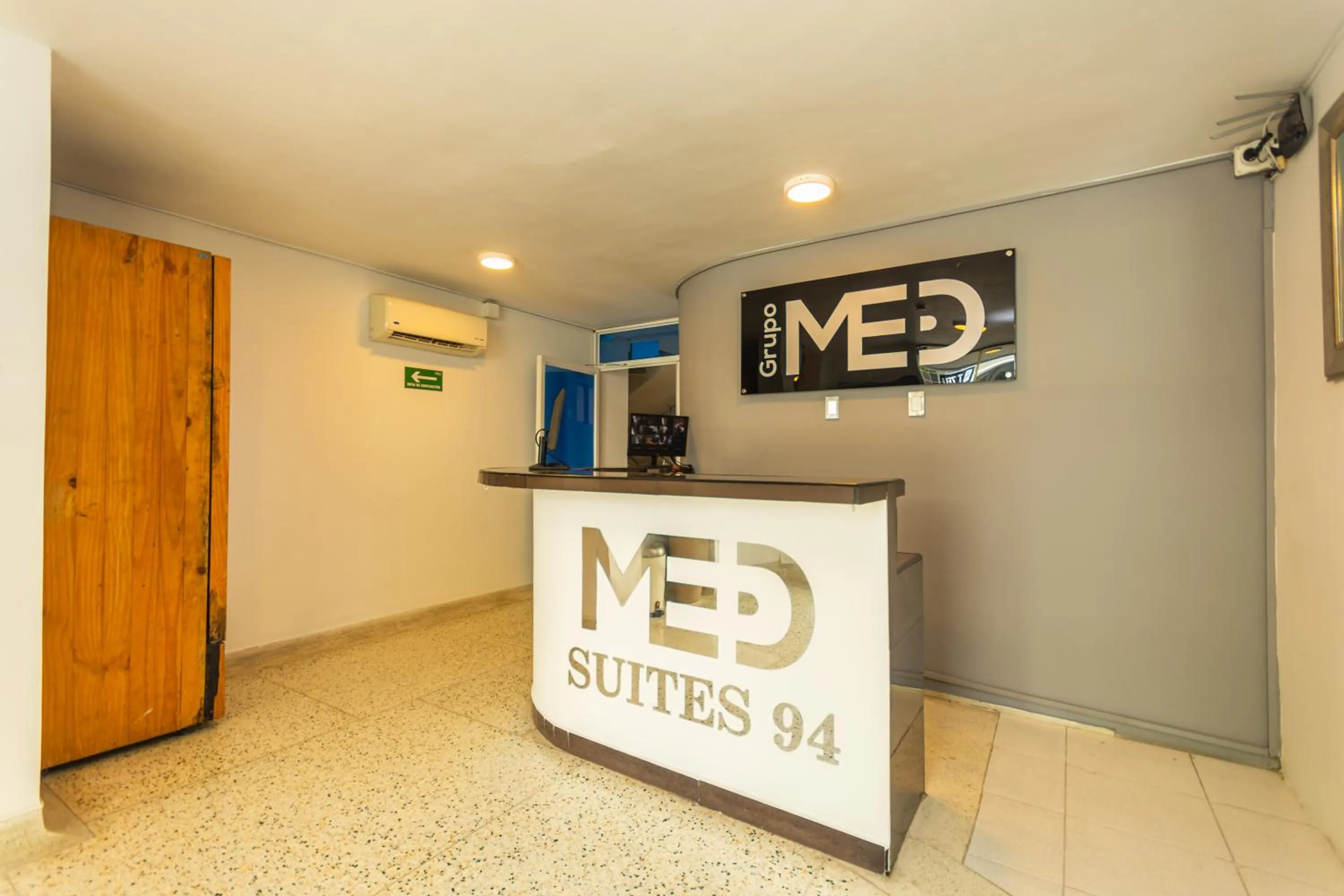 Lobby or reception in Hotel Med Suites 94