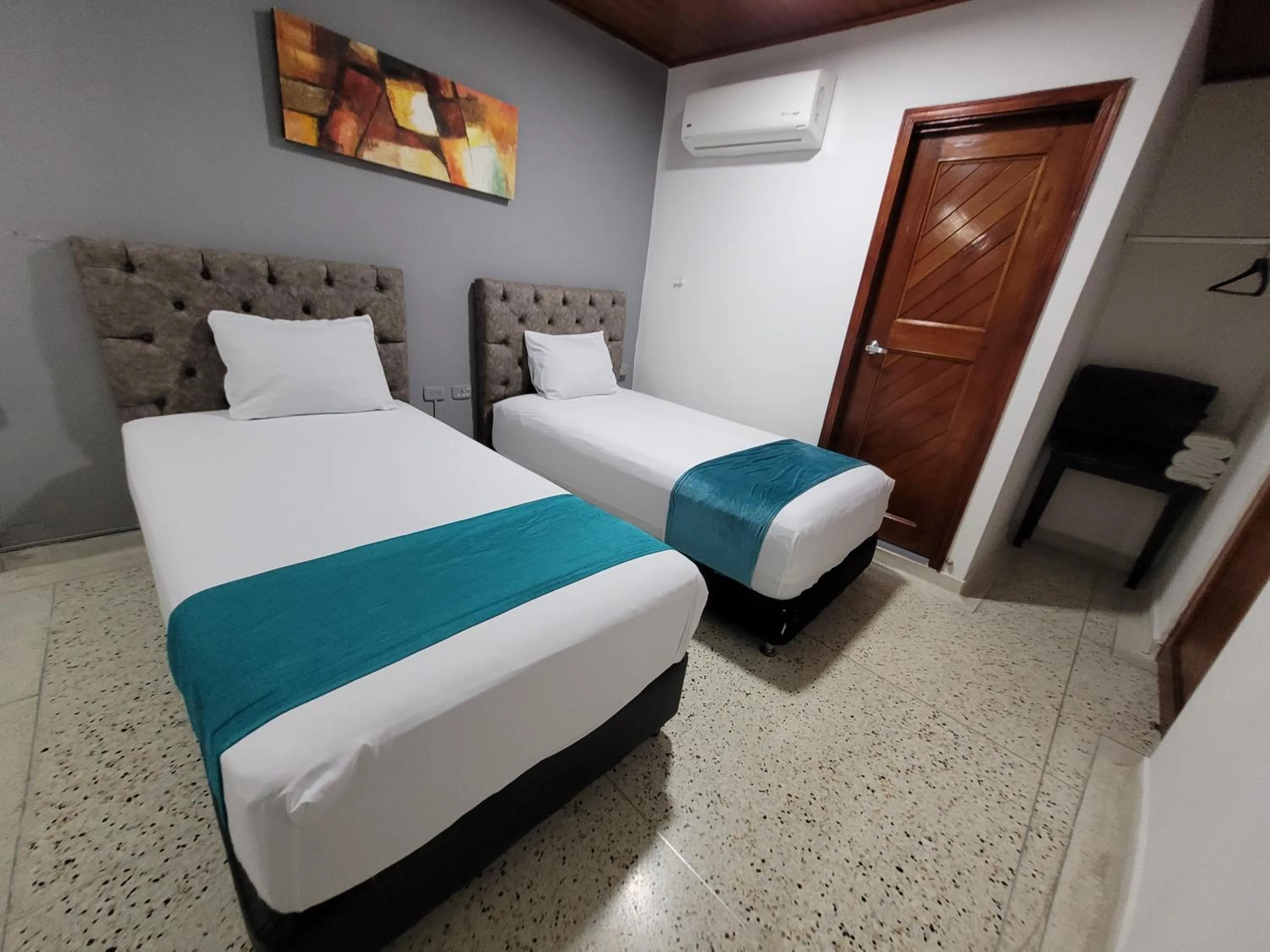 Standard Twin Room in Hotel Med Suites 94