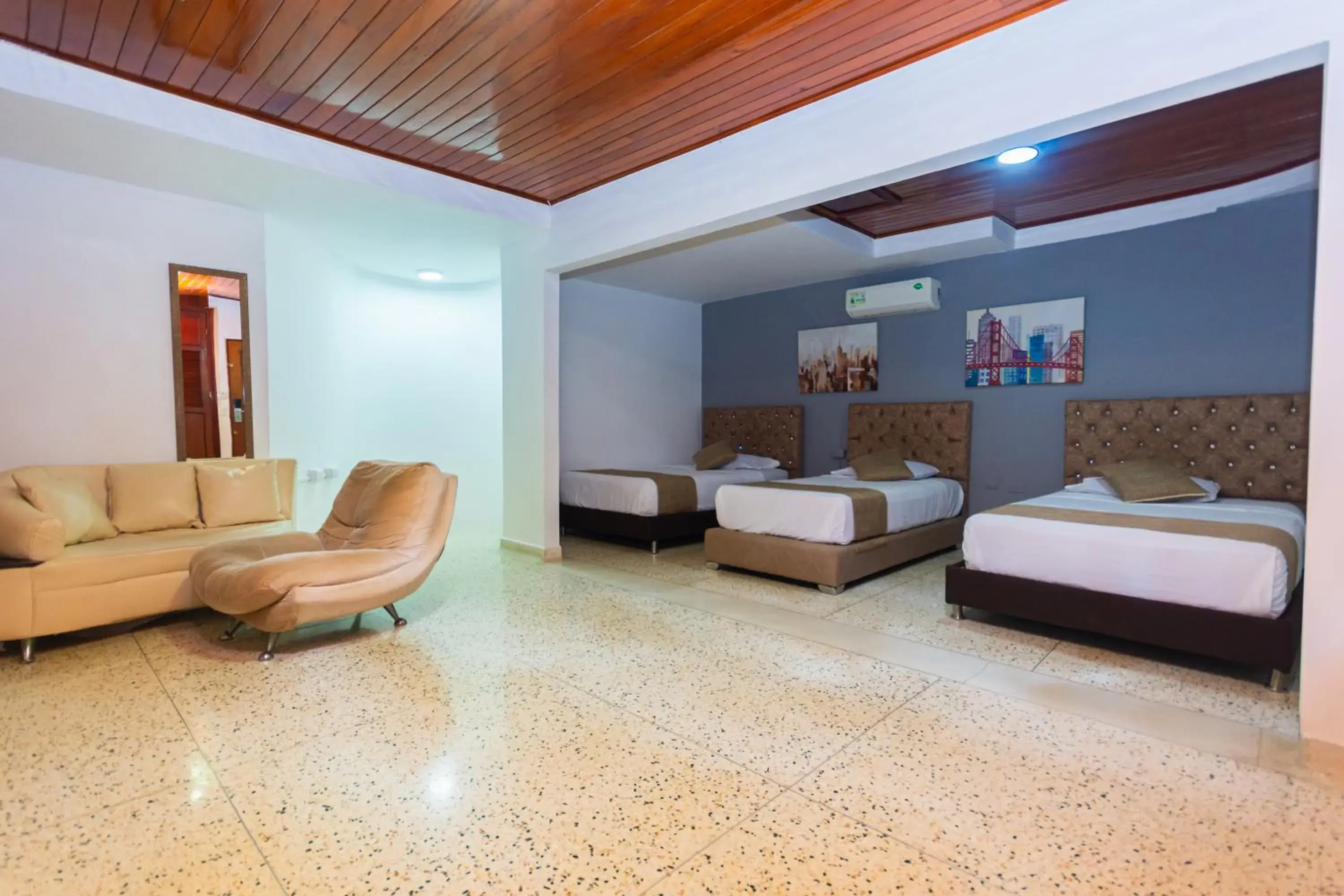 Triple Room in Hotel Med Suites 94 Triple Room in Hotel Med Suites 94