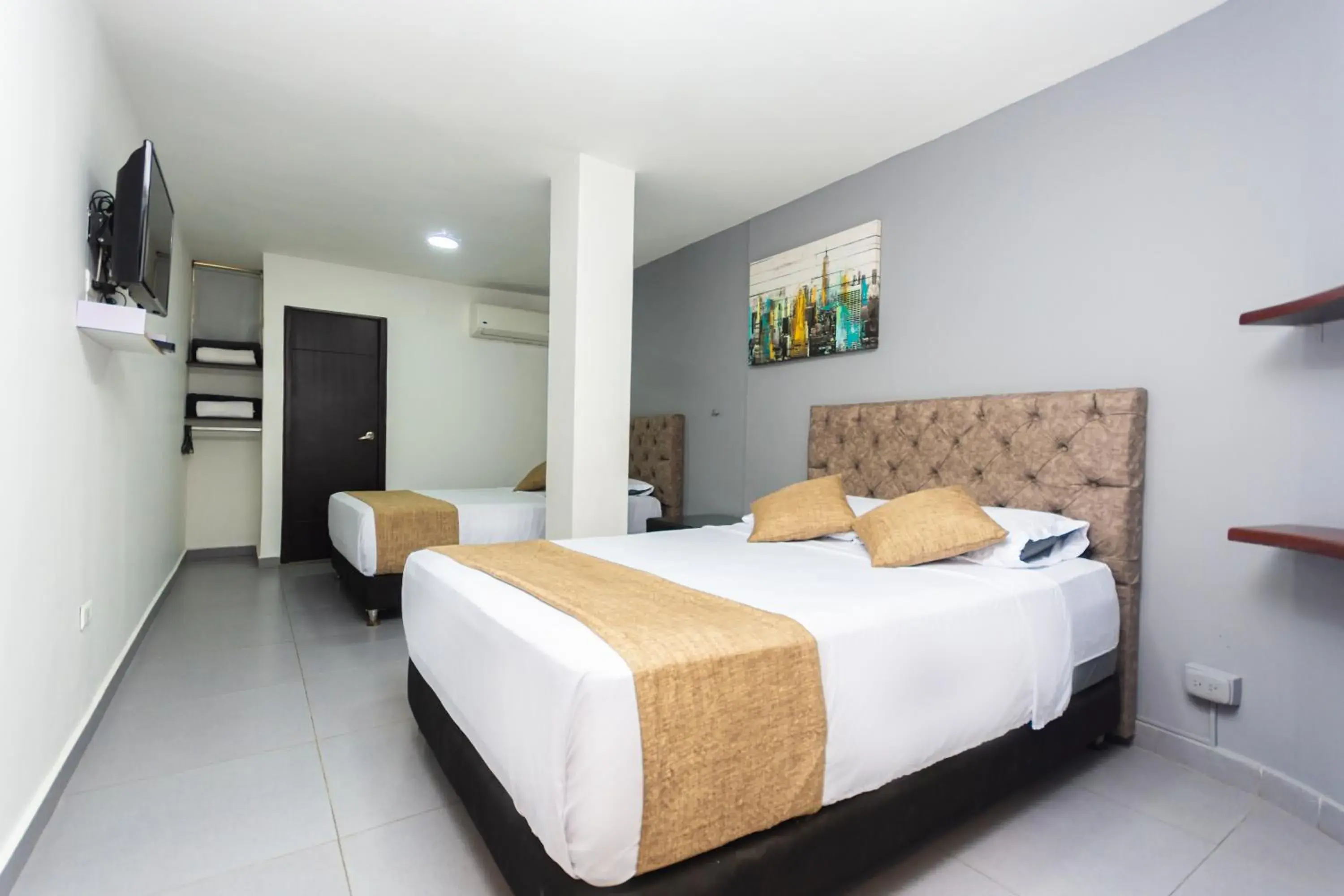 Standard Twin Room in Hotel Med Suites 94 Standard Twin Room in Hotel Med Suites 94