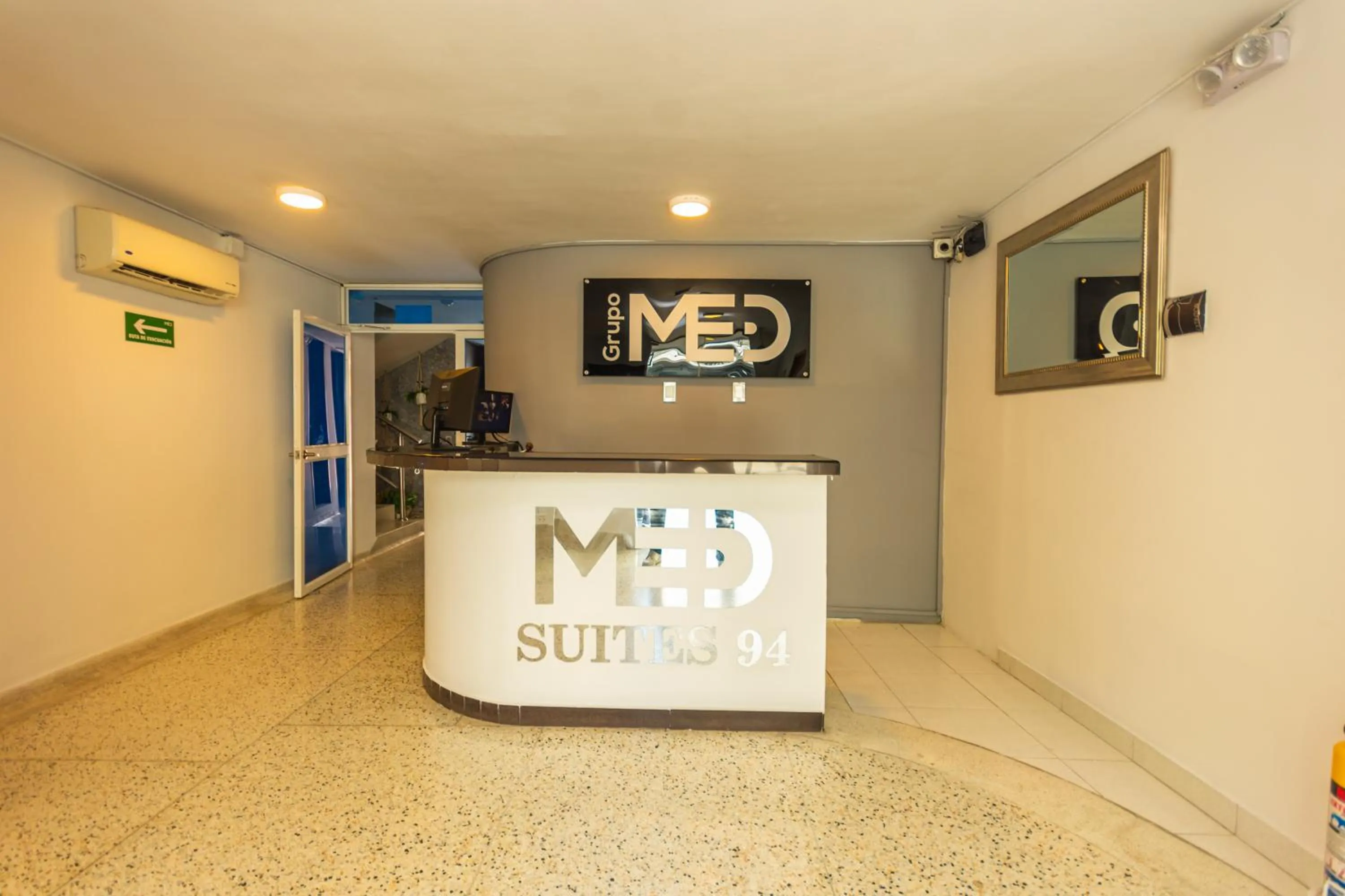 Lobby or reception in Hotel Med Suites 94