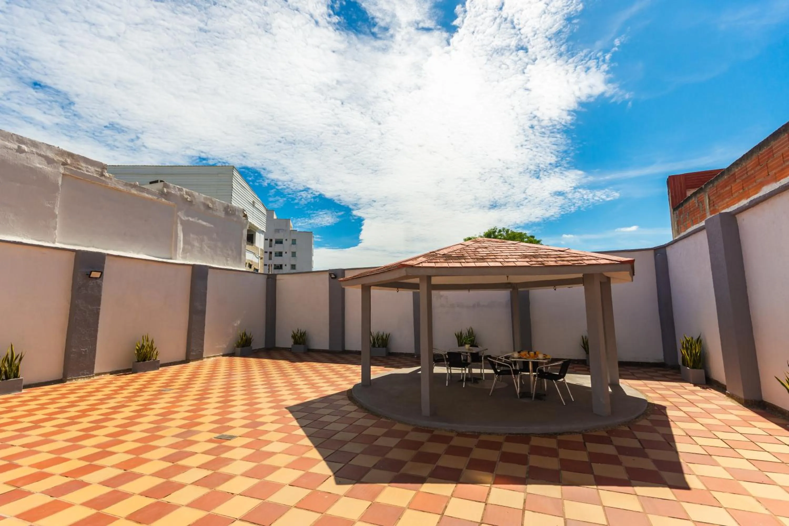 Patio in Hotel Med Suites 94