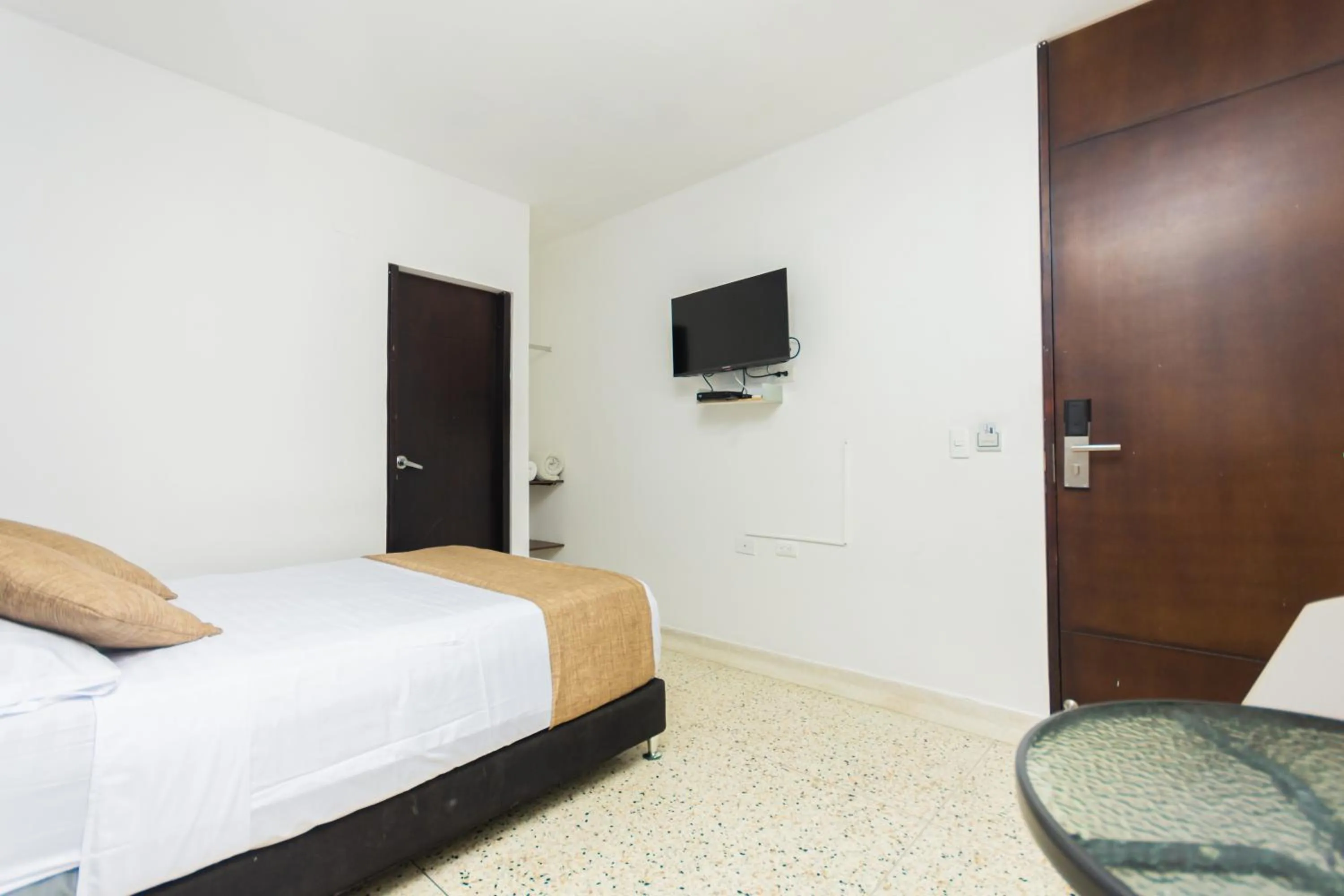 TV and multimedia, Bed in Hotel Med Suites 94