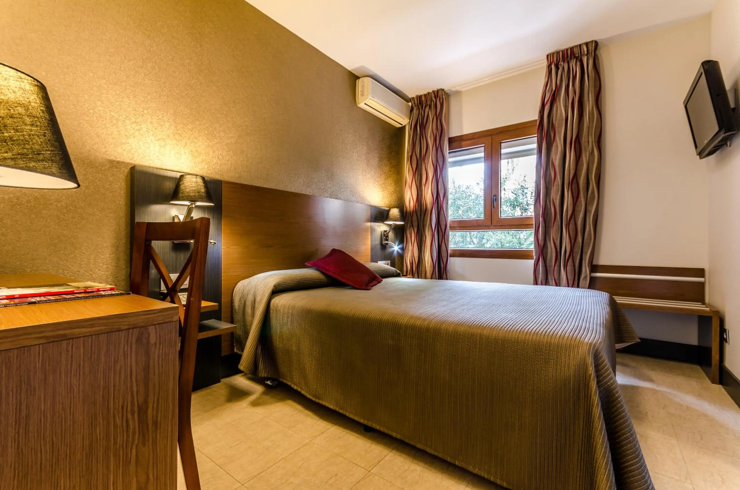 Bed in Hotel Regio Cádiz