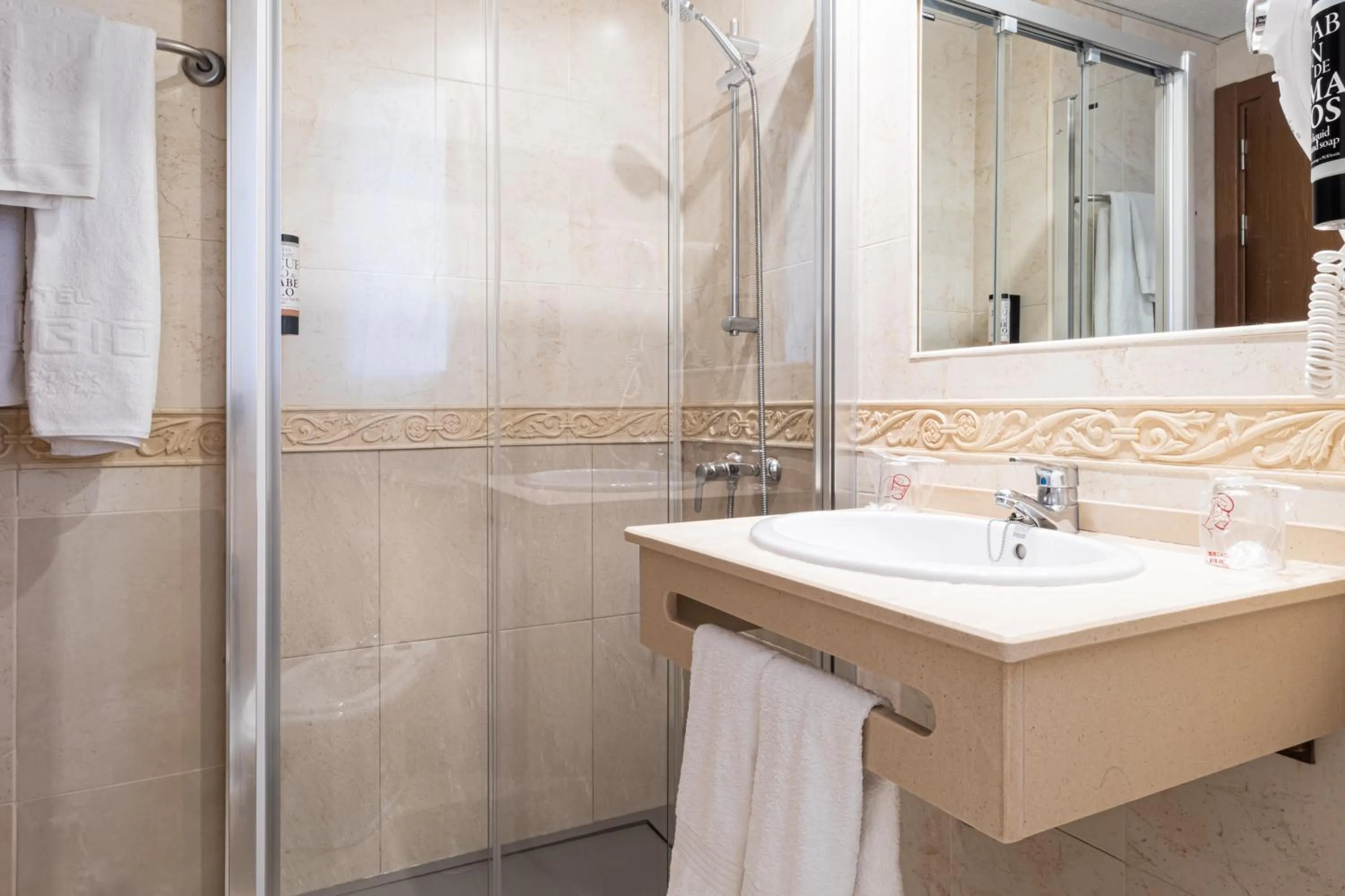 Bathroom in Hotel Regio Cádiz