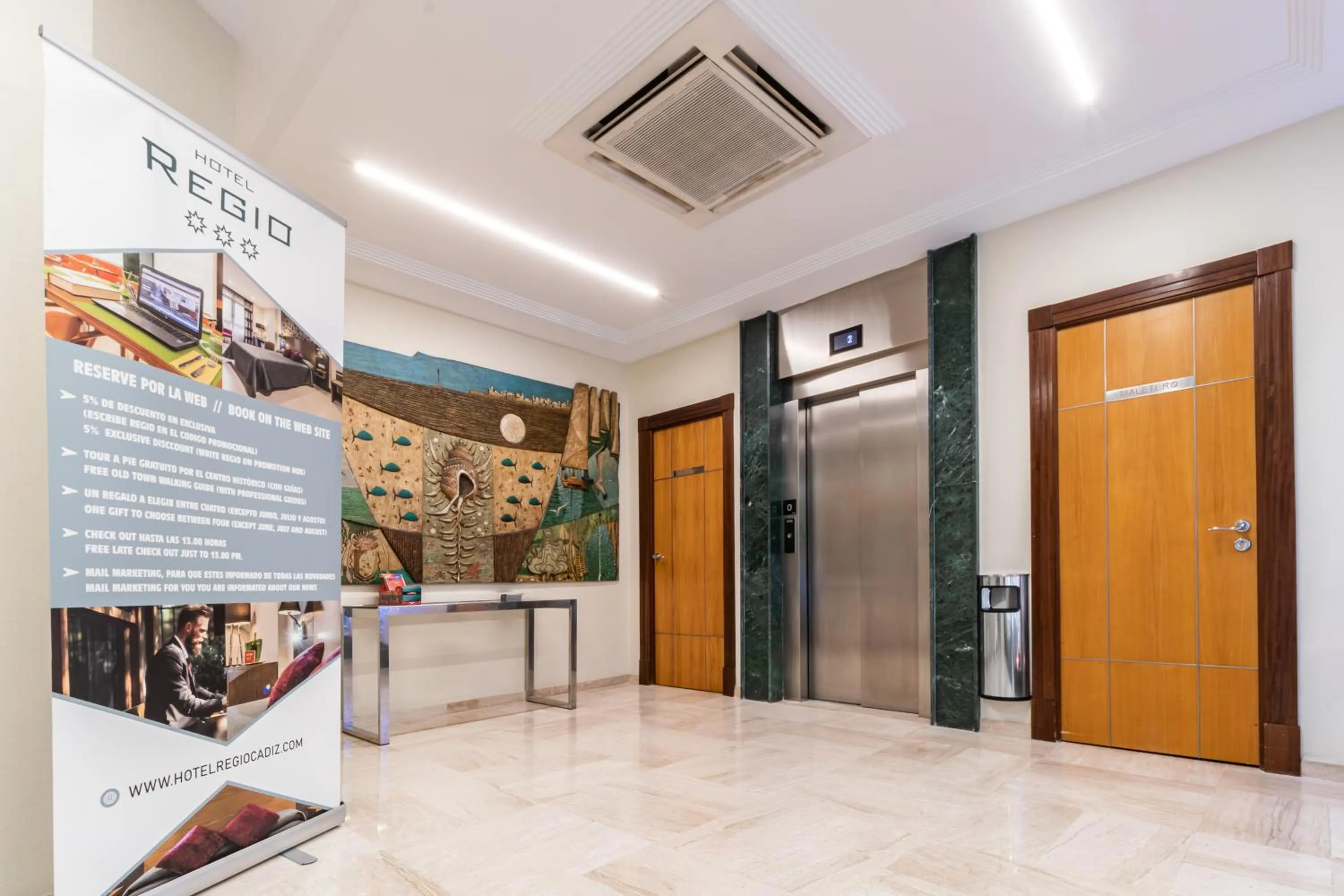 Lobby or reception in Hotel Regio Cádiz