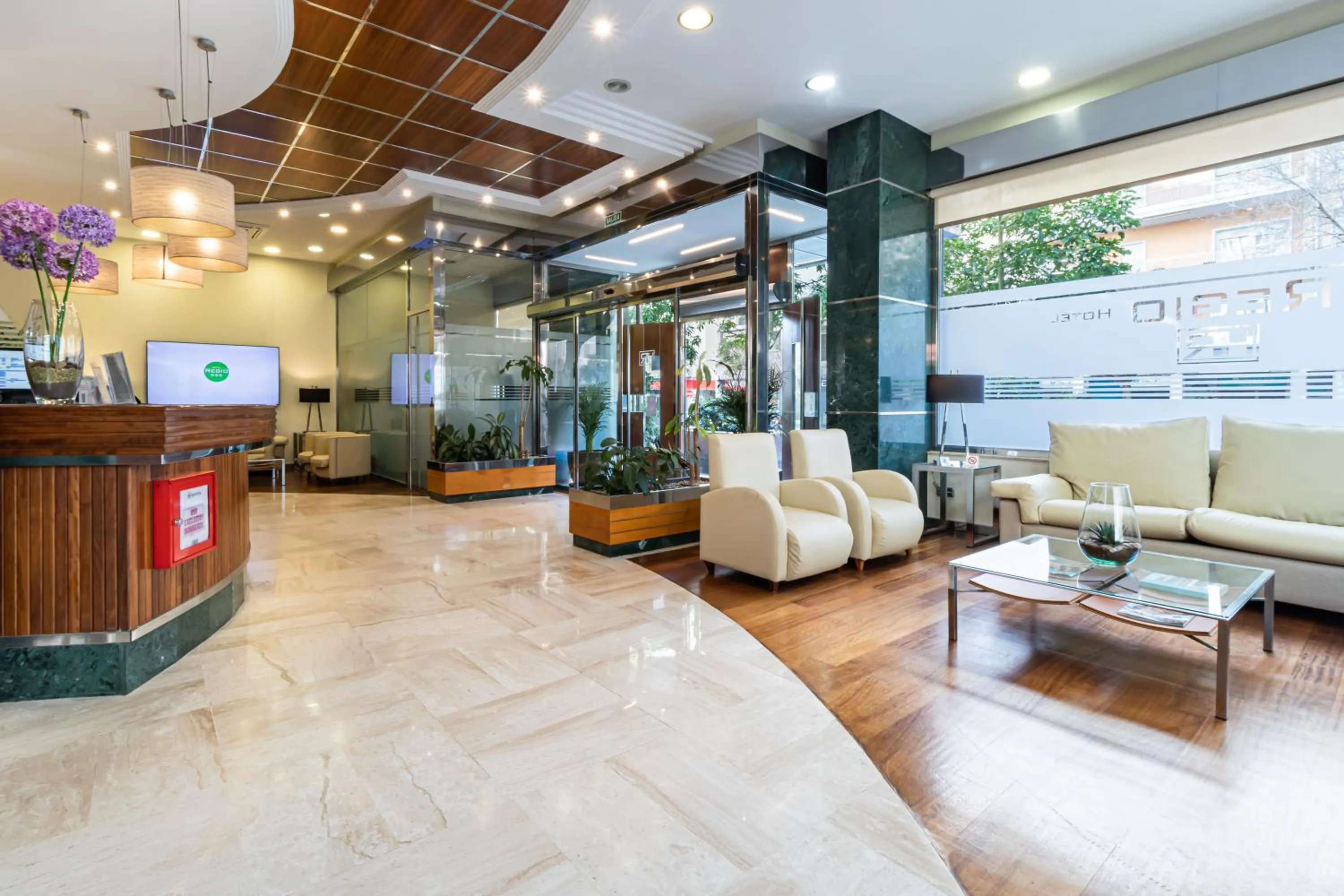 Lobby or reception in Hotel Regio Cádiz