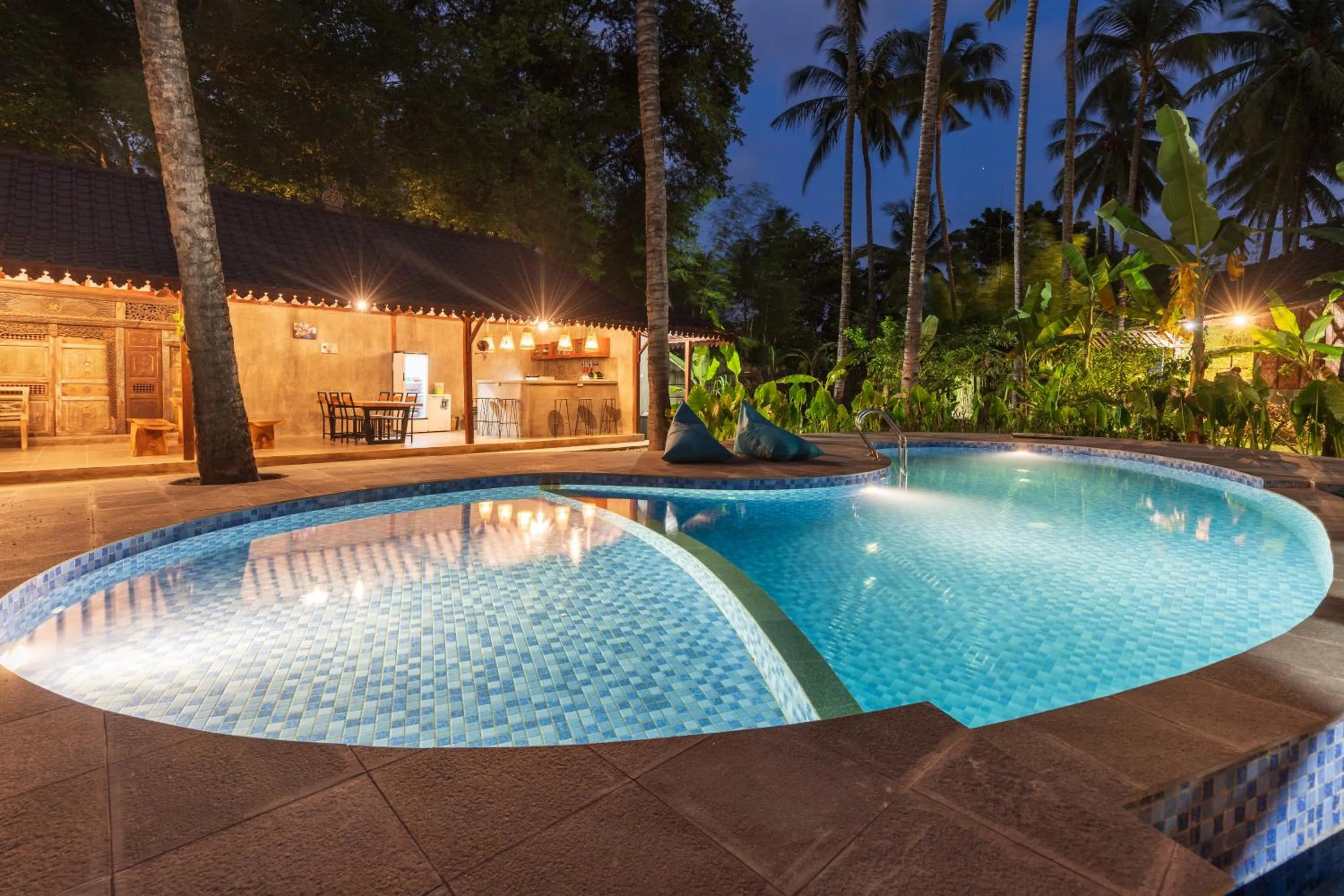 Night in Tahlia's Villa