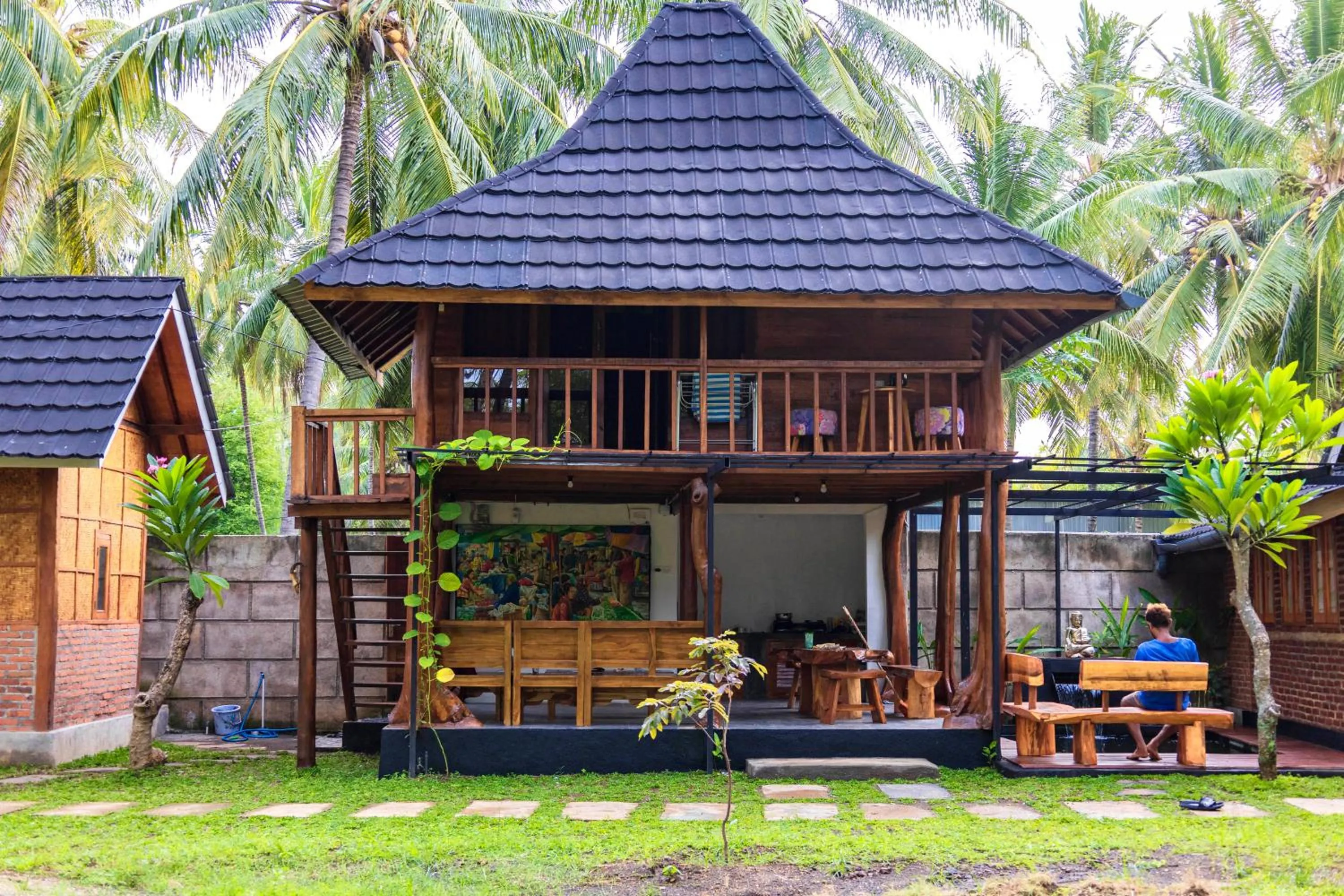 Property building in Tahlia's Villa