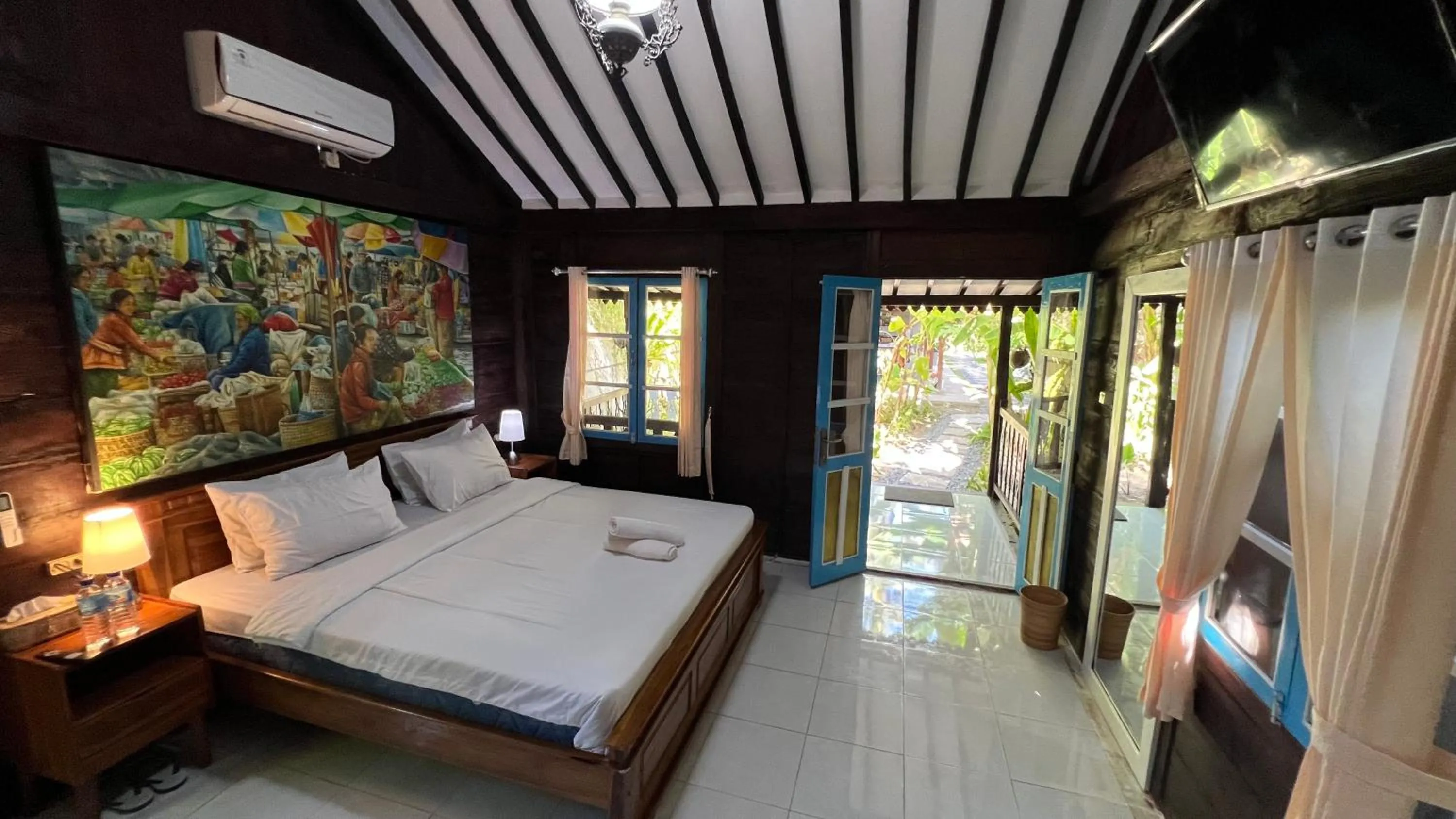 Bed in Tahlia's Villa