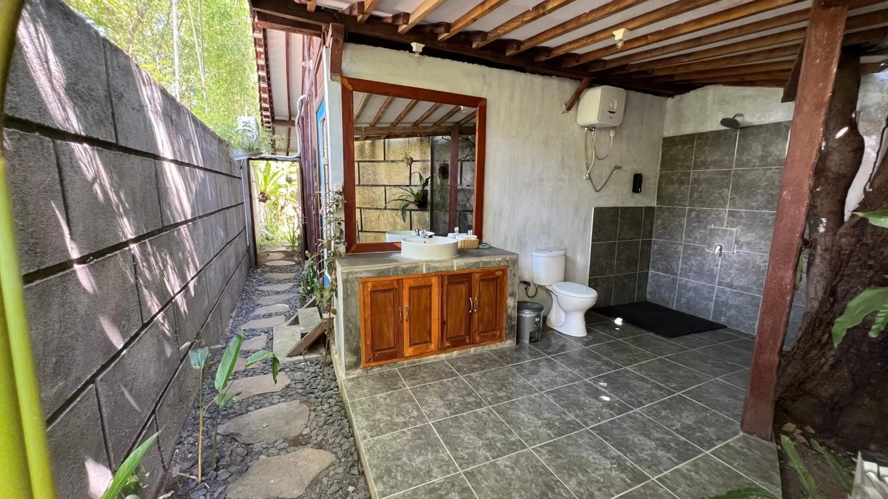 Shower in Tahlia's Villa