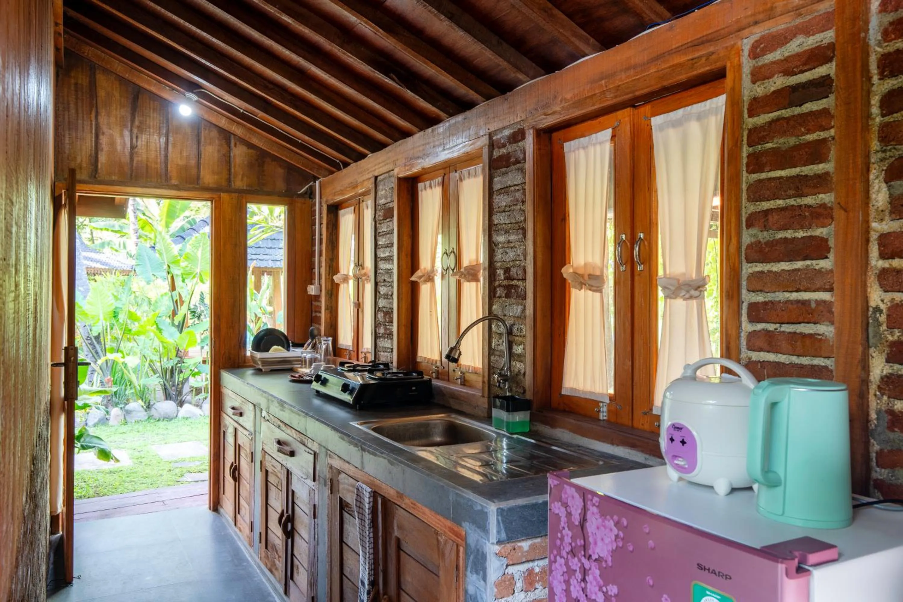 Kitchen or kitchenette in Tahlia's Villa