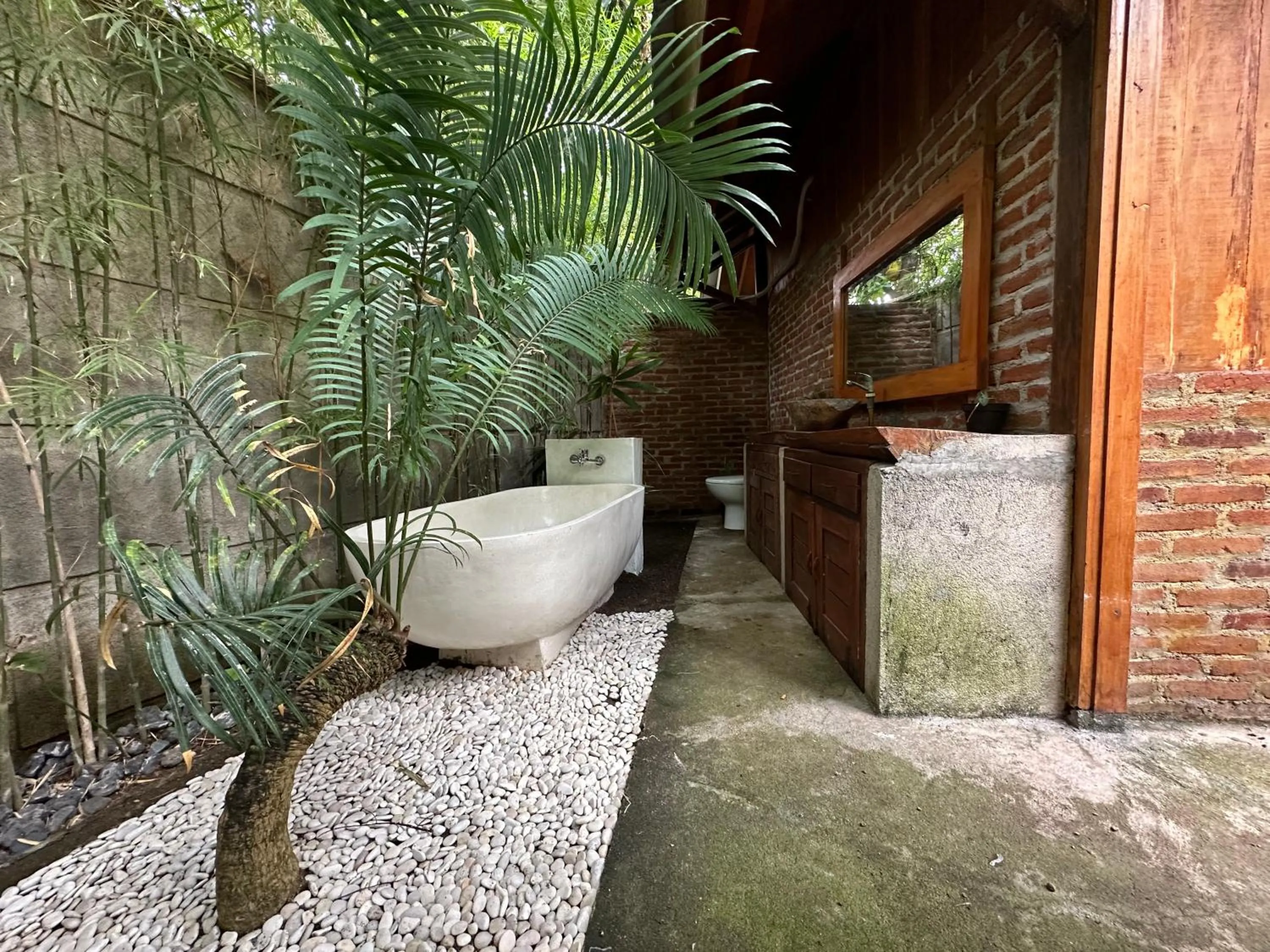 Day in Tahlia's Villa