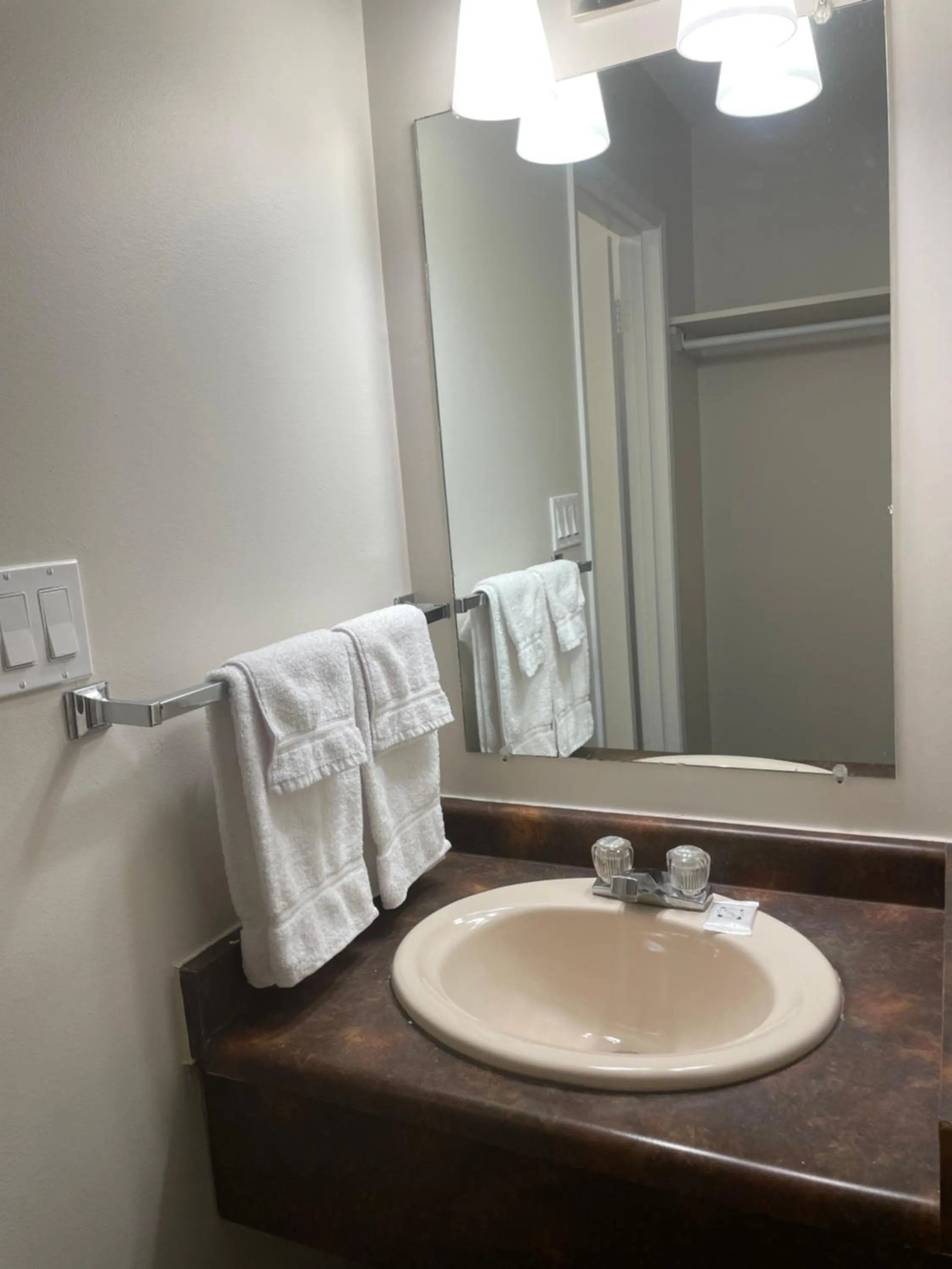 Bathroom in Anavada Inn & Suites - Grande Prairie