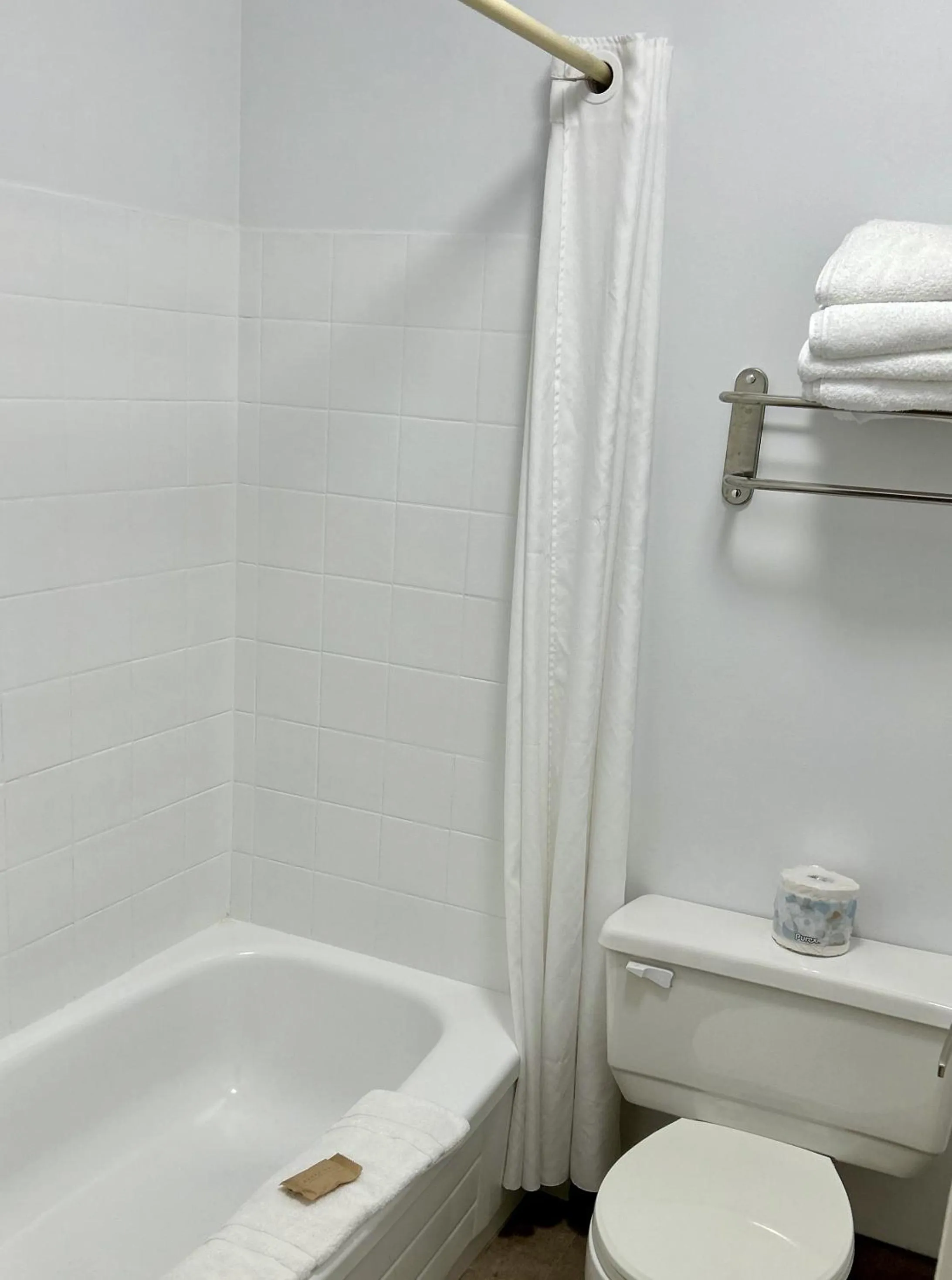 Bath in Anavada Inn & Suites - Grande Prairie