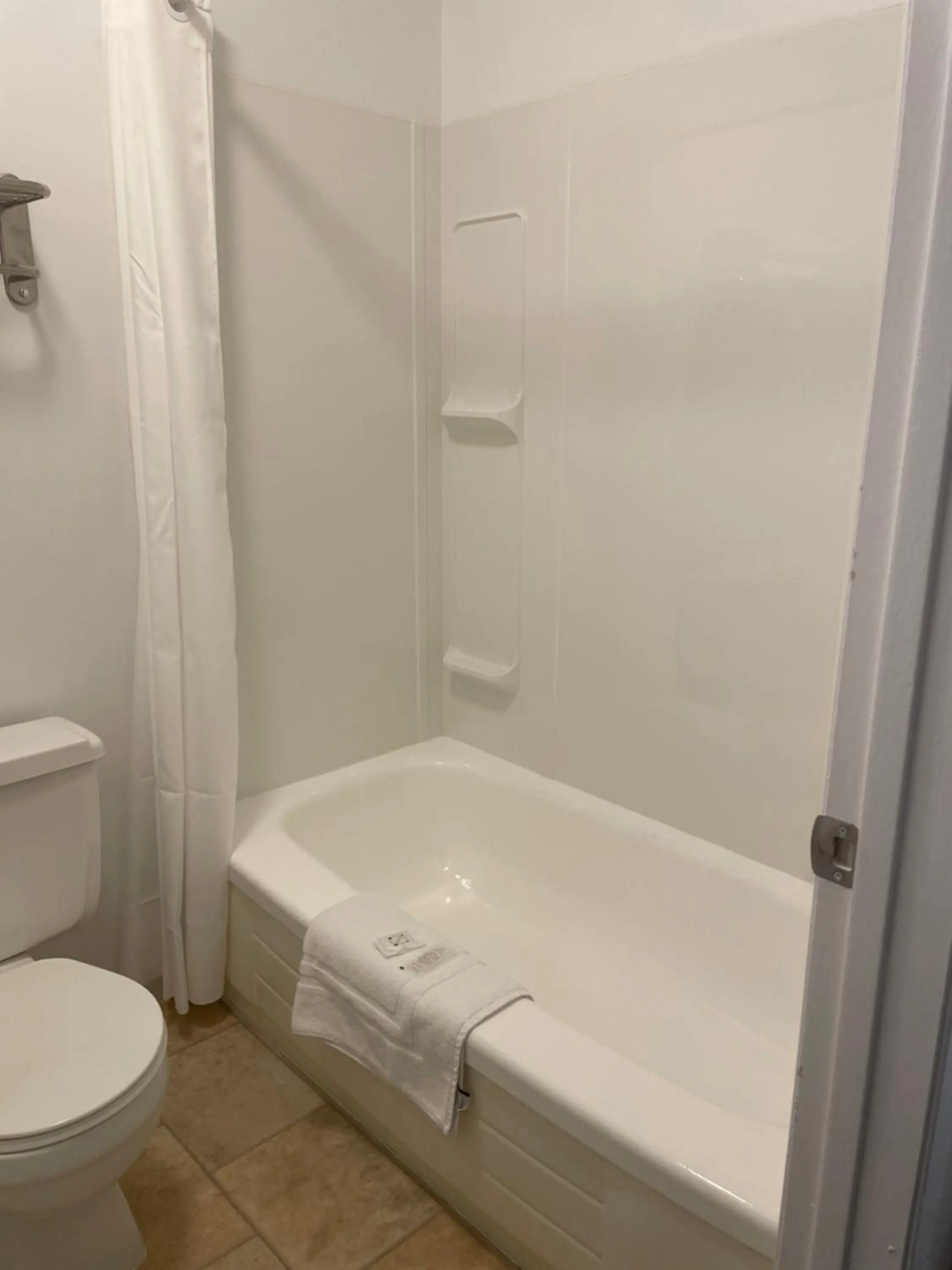 Shower in Anavada Inn & Suites - Grande Prairie