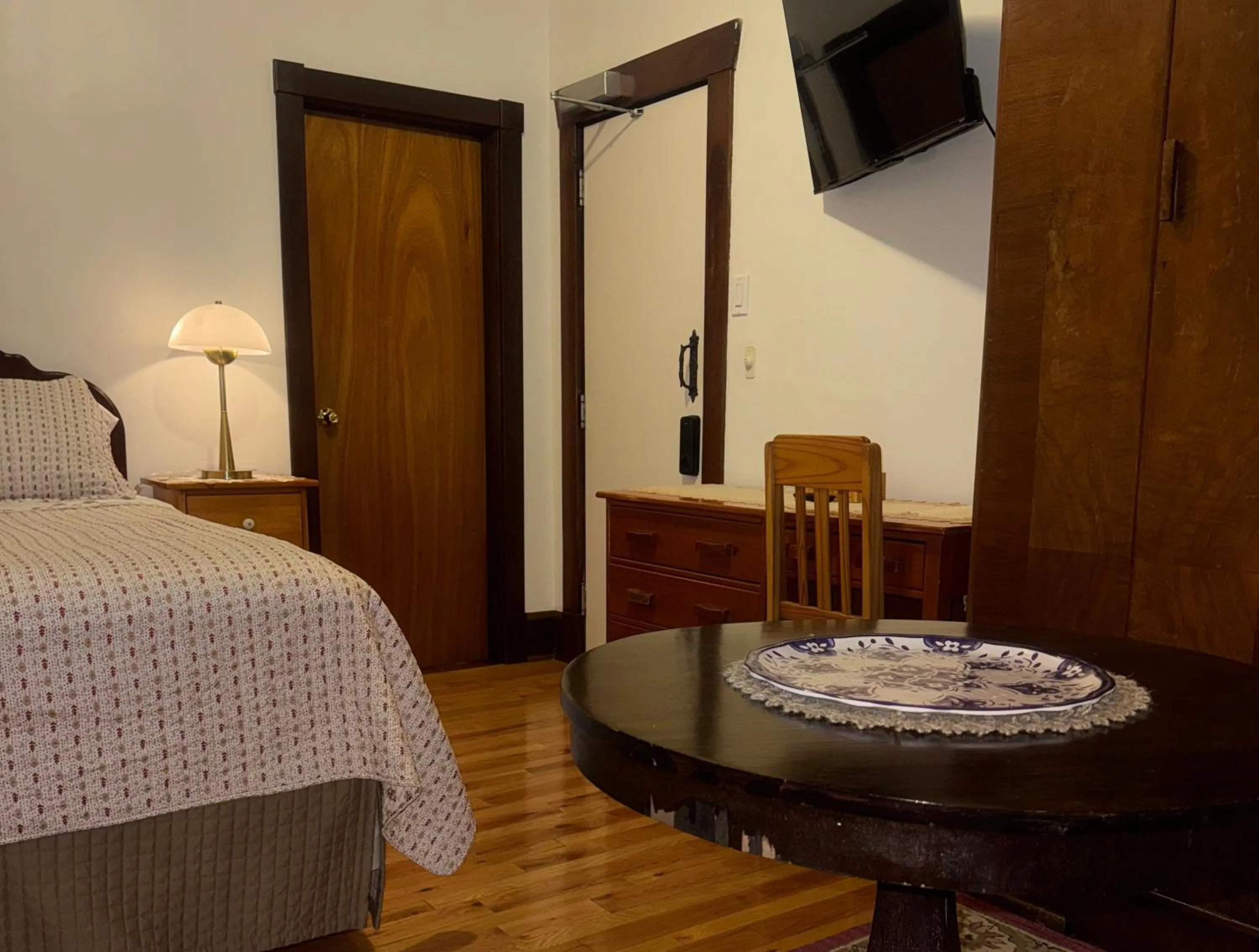 Bedroom, Bed in Royal Hotel Sydney