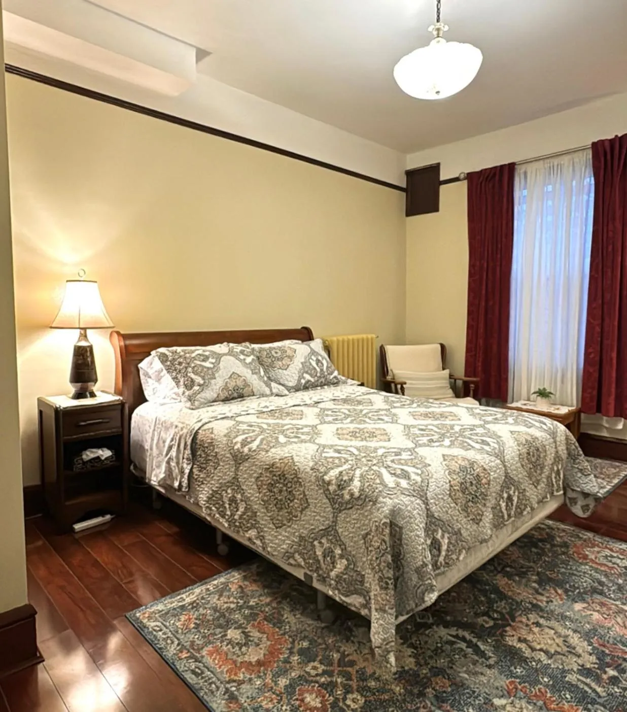 Bedroom, Bed in Royal Hotel Sydney